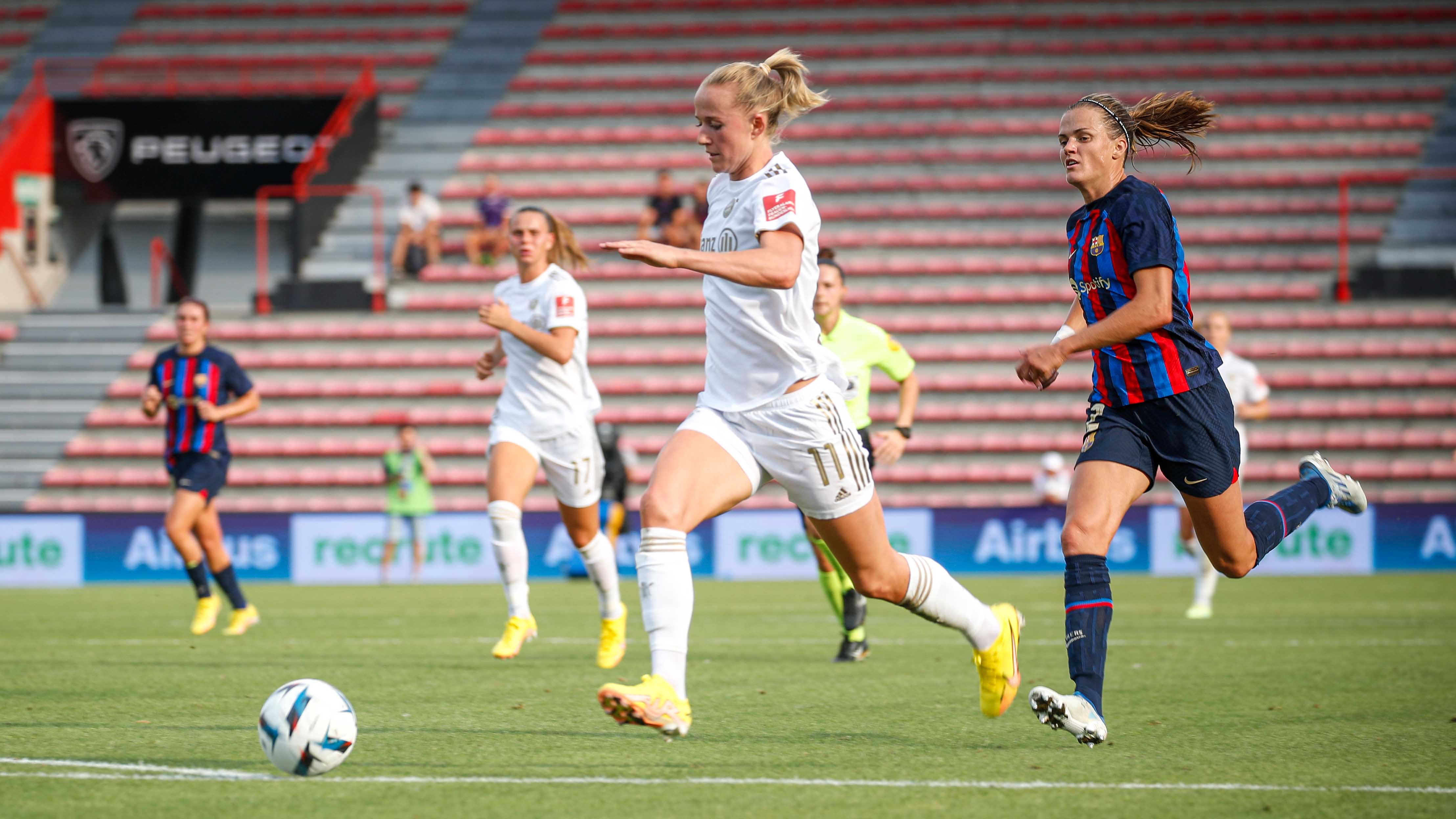 Lea Schüller im Eröffnungsspiel des AMOS Women's French Cup in Toulouse.