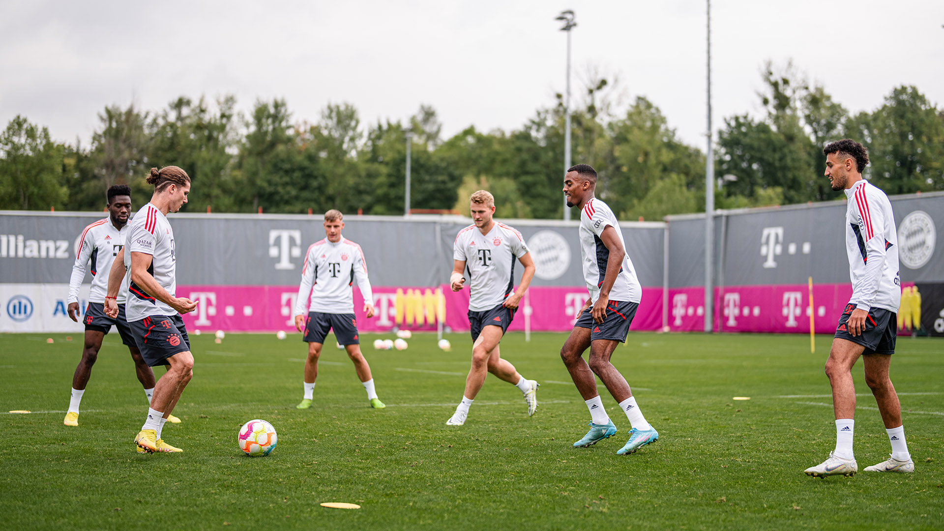 09-training-fc-bayern-200822-fcb