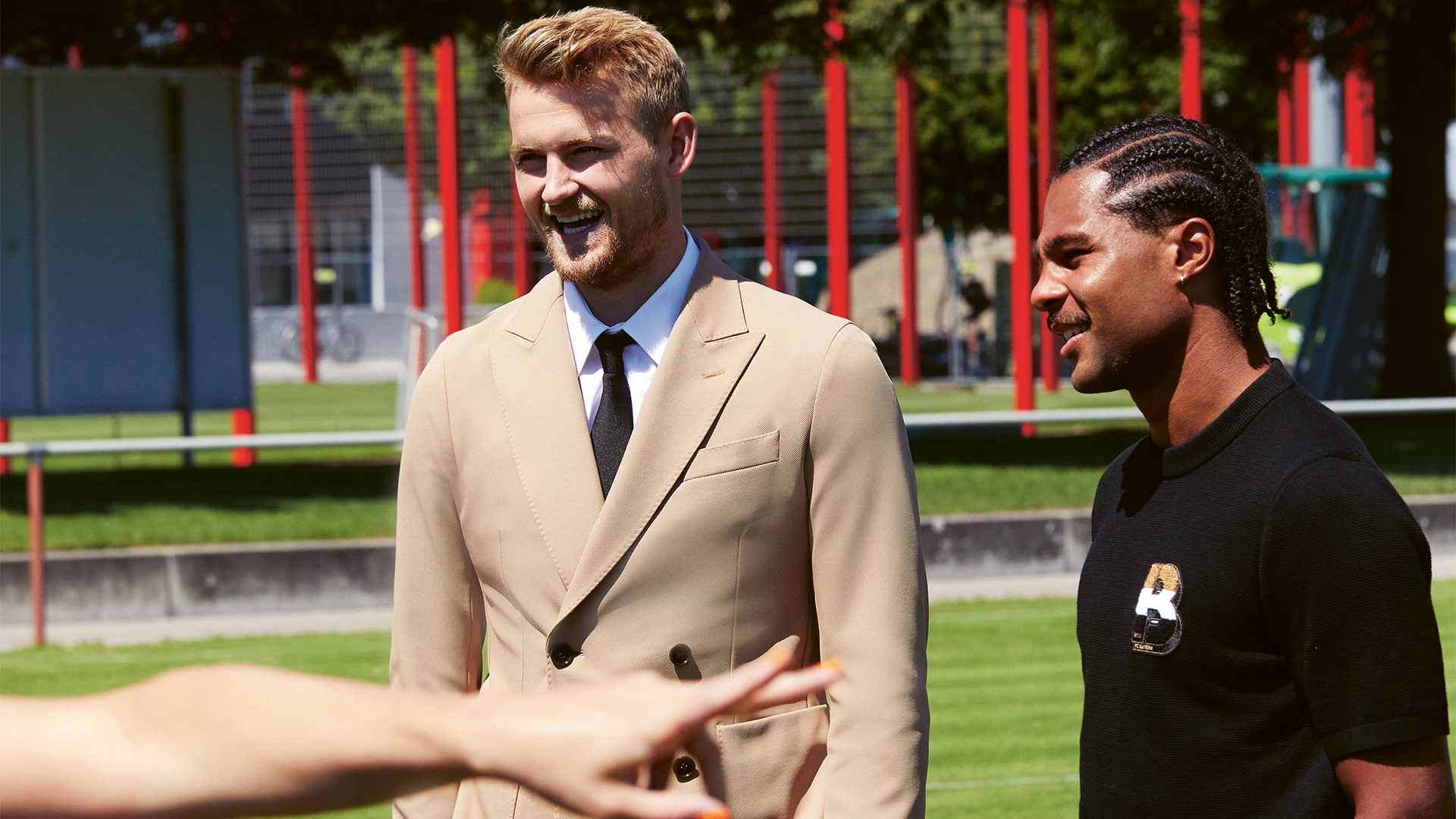 Matthijs de Ligt und Serge Gnabry beim Fotoshooting