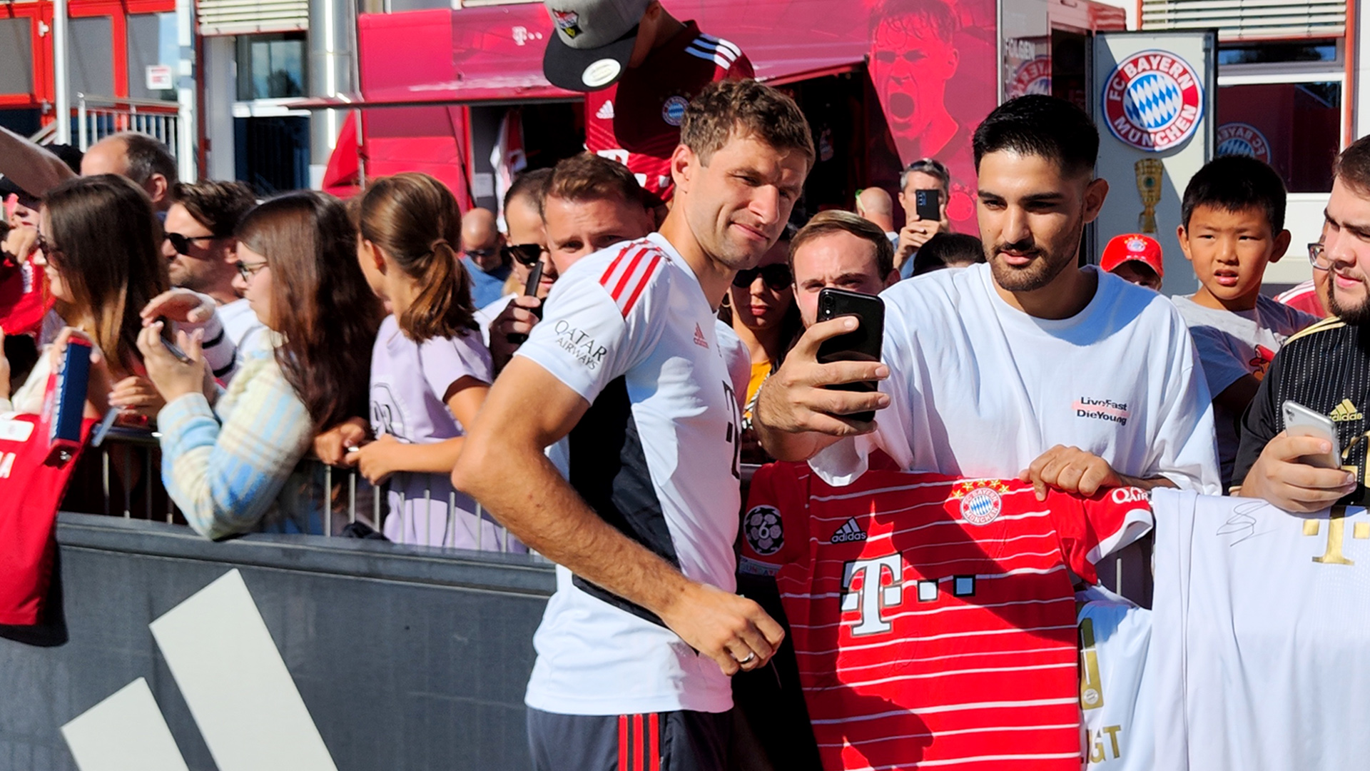 Thomas Müller Selfies FC Bayern Fans