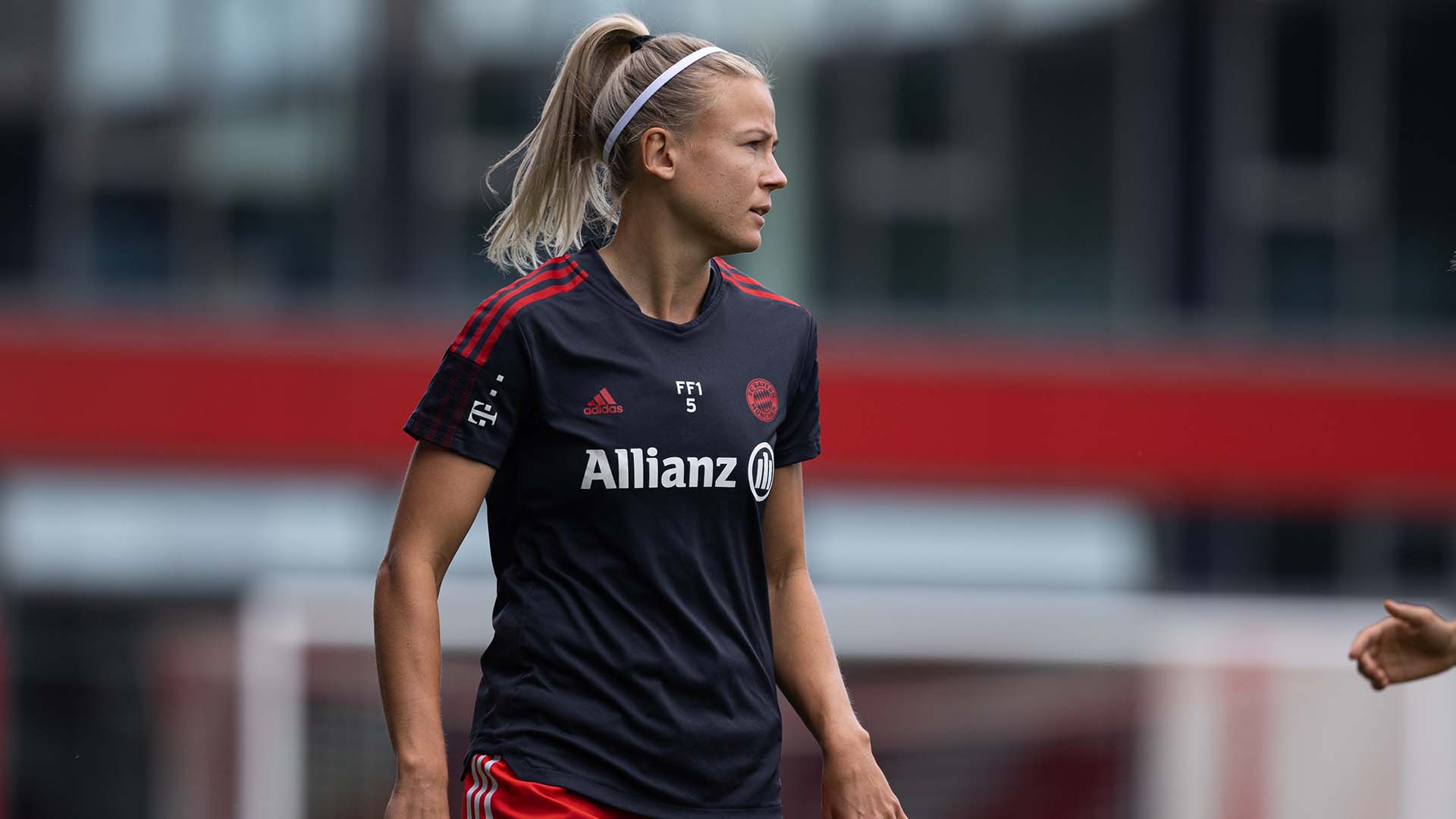 Hanna Glas von den FC Bayern Frauen beim Training