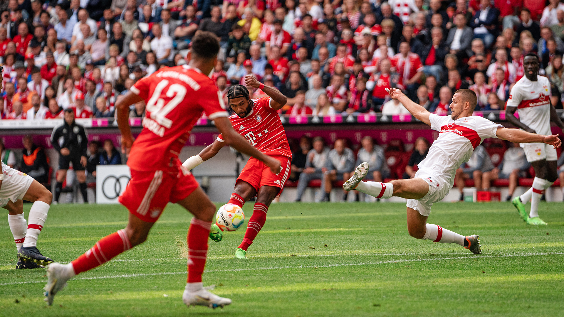 FC Bayern celebration Serge Gnabry