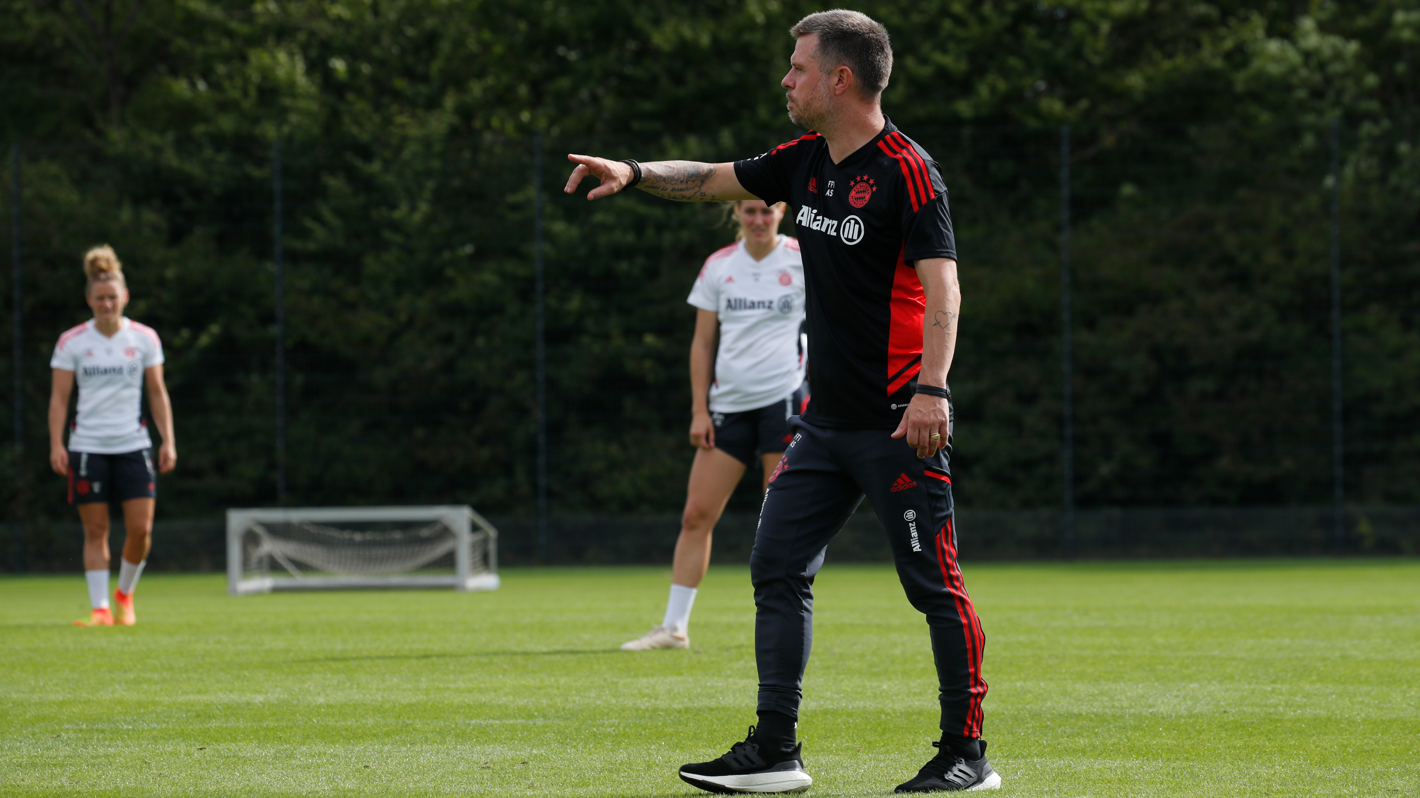 Cheftrainer FC Bayern Frauen Alexander Straus