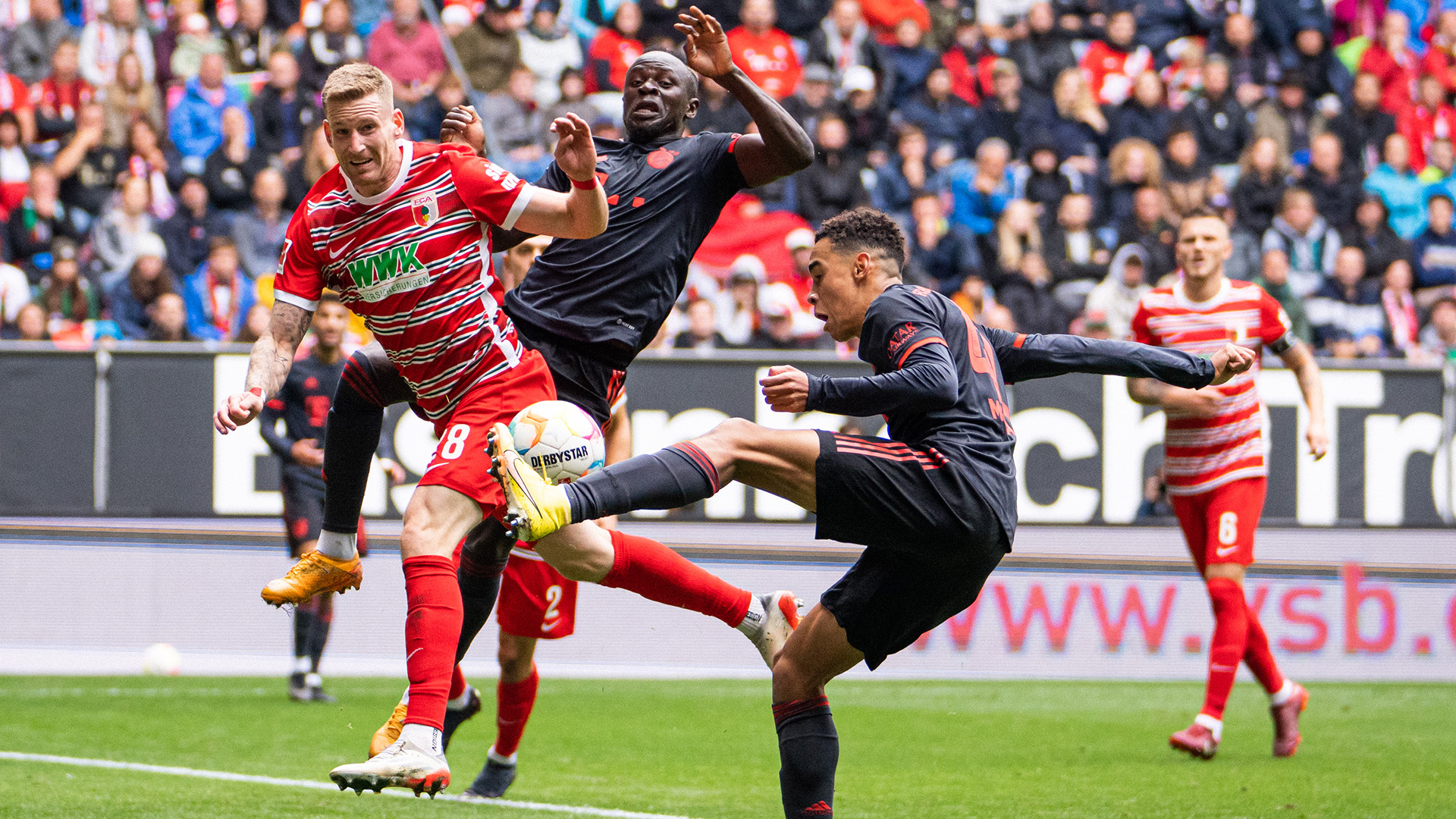 10-fcaugsburg-fcbayern-220917-mel