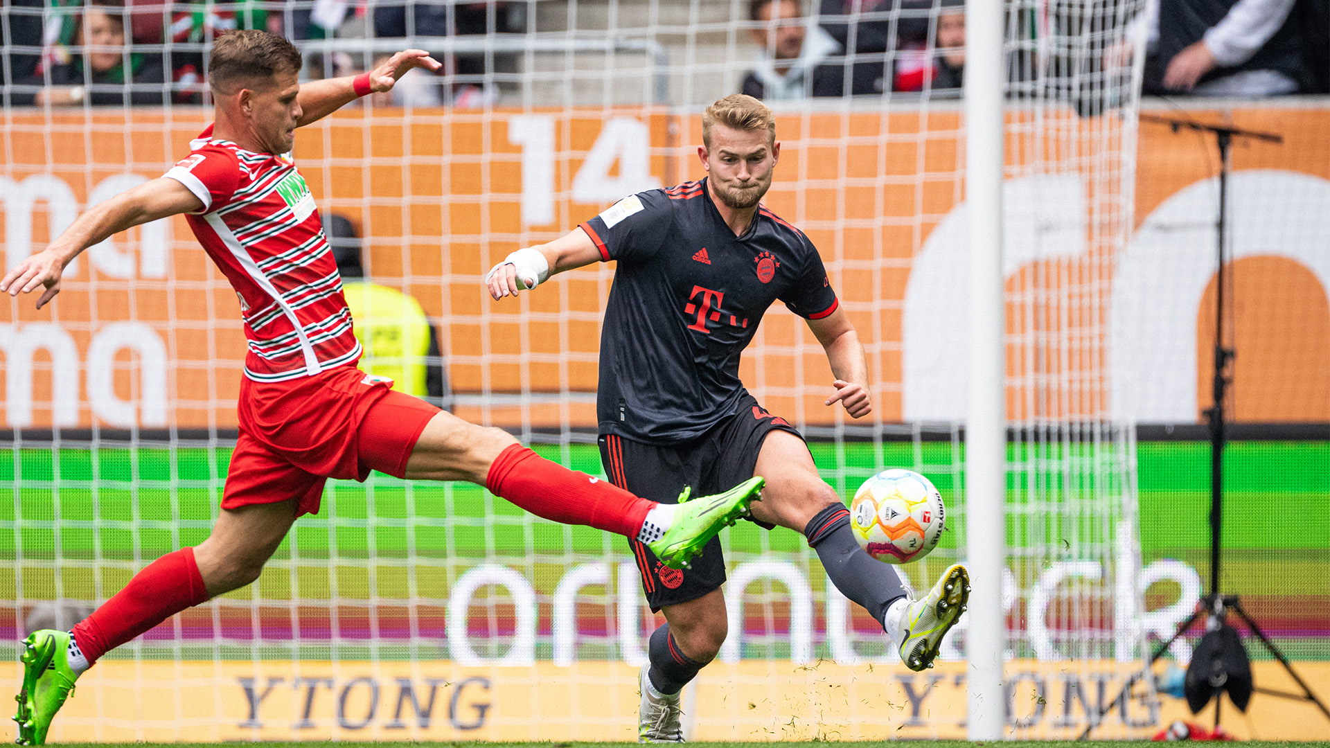 11-fcaugsburg-fcbayern-220917-mel