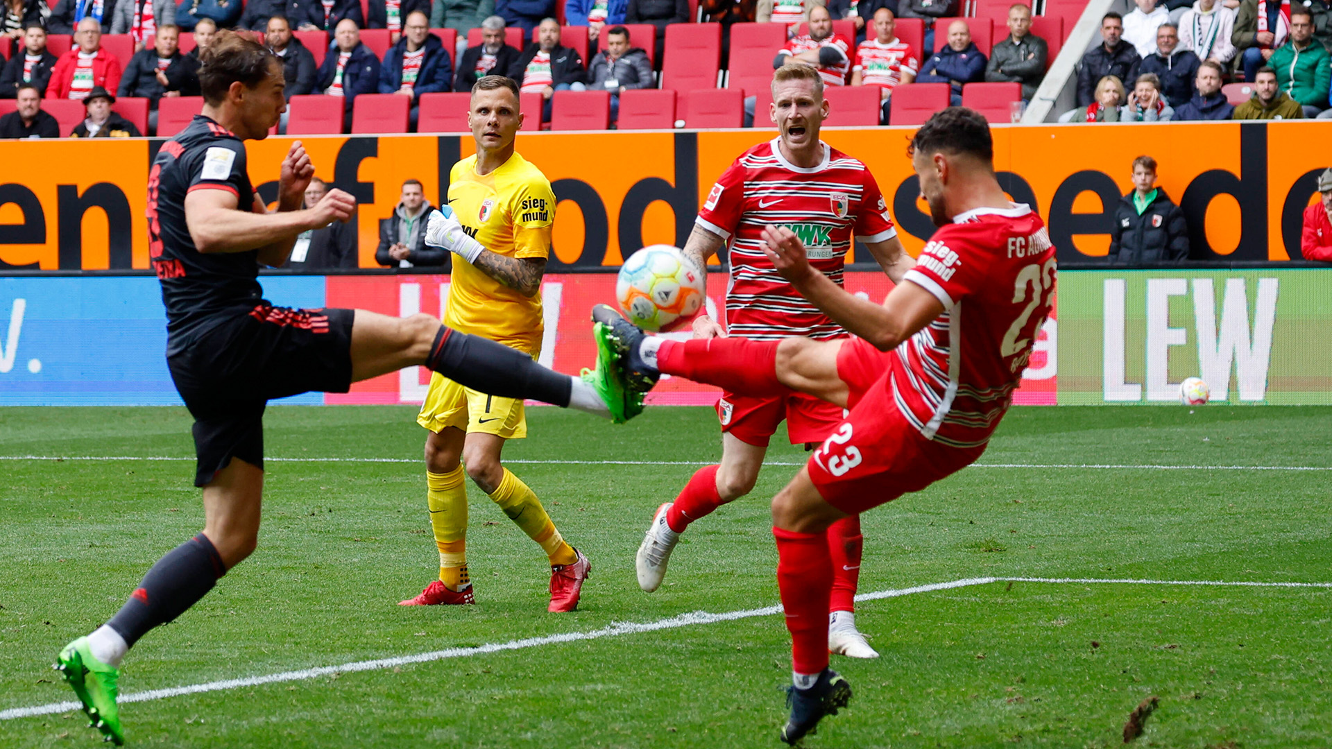 14-fcaugsburg-fcbayern-220917-ima