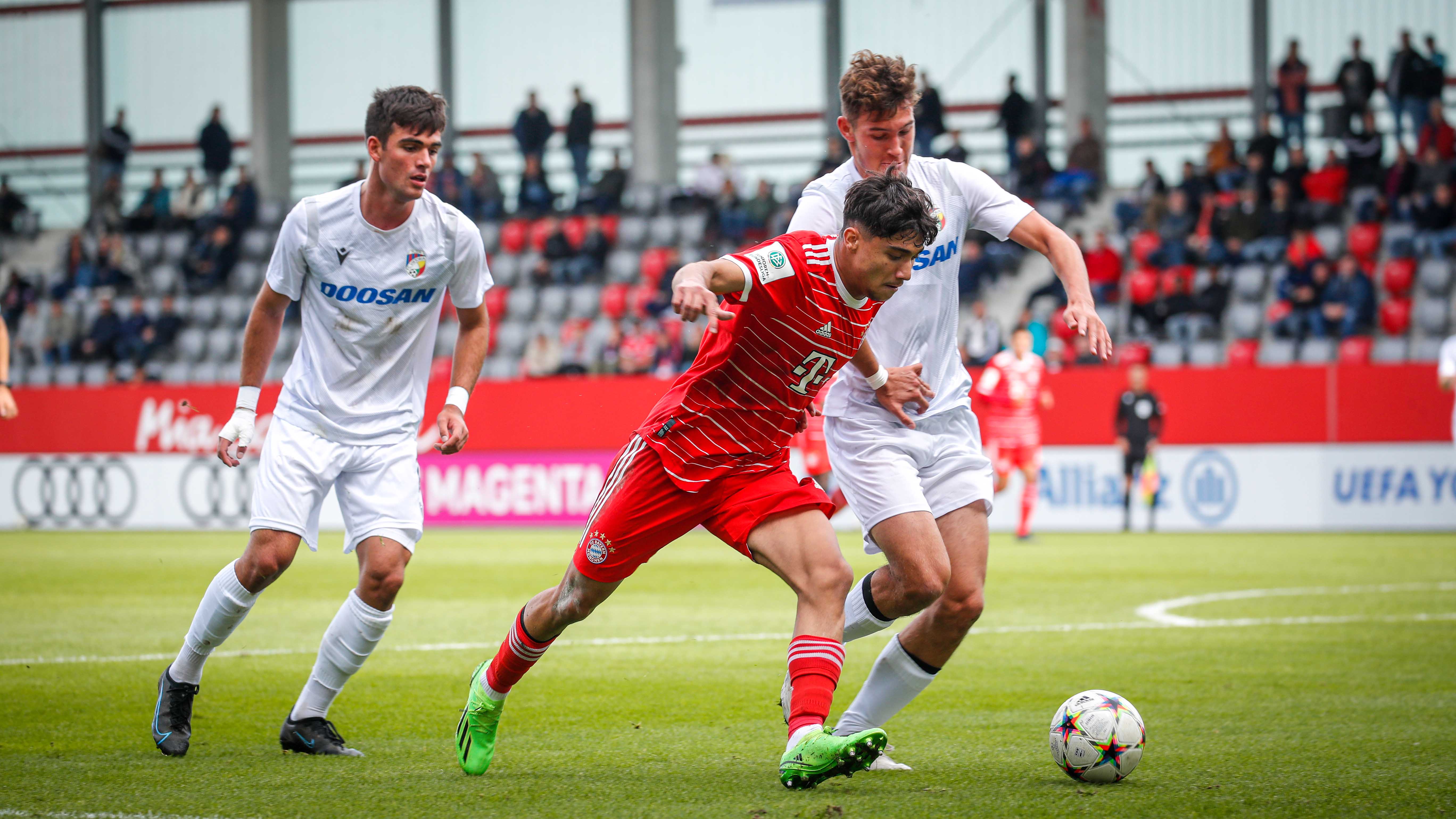 FC Bayern U19 im Spiel gegen Viktoria Pilsen.