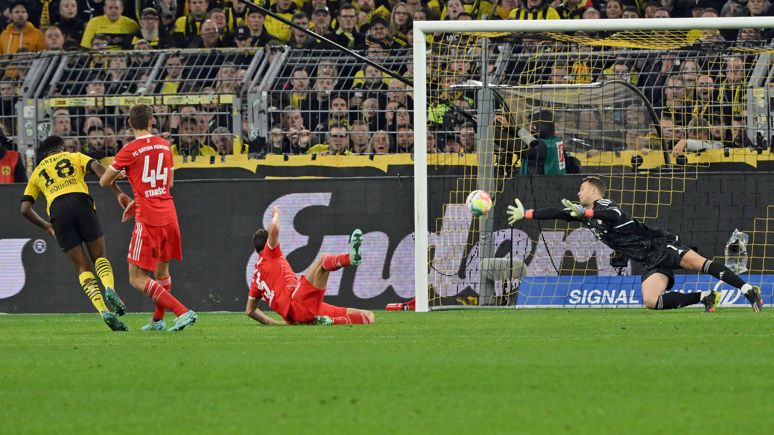 26-bvb-fcb-221008-ima