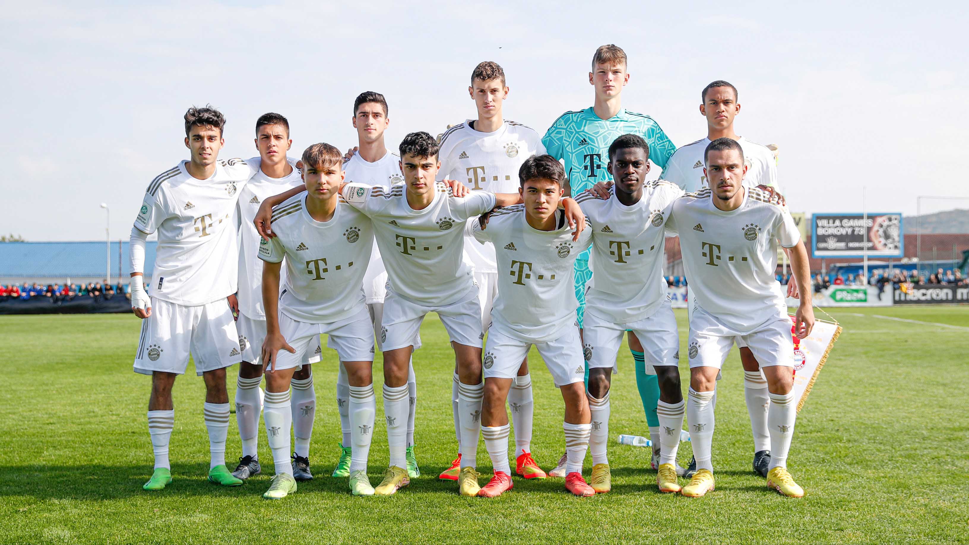 Die Startelf der U19 des FC Bayern gegen Viktoria Pilsen.