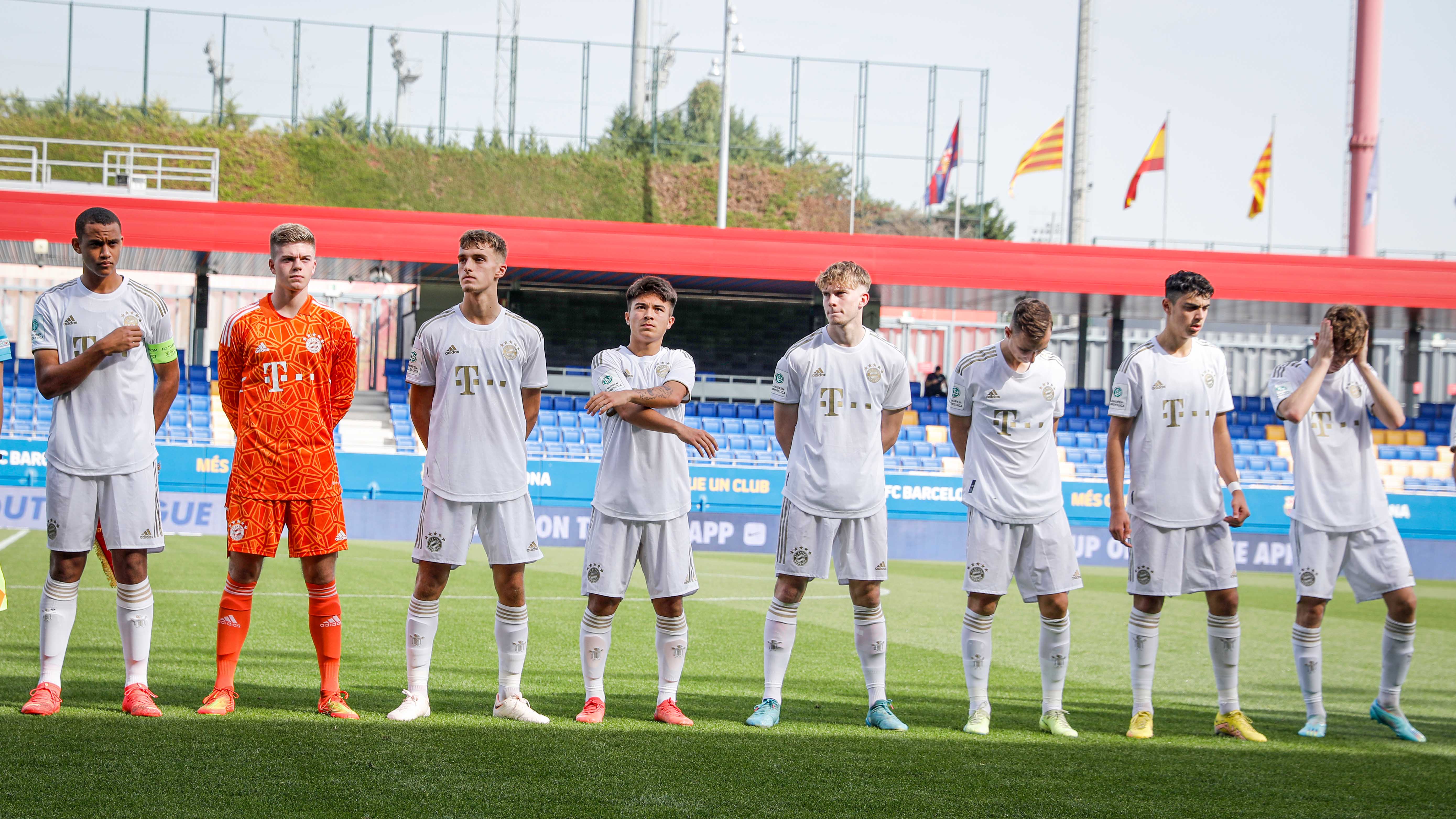 Die Startelf der U19 des FC Bayern beim Youth League-Spiel beim FC Barcelona.