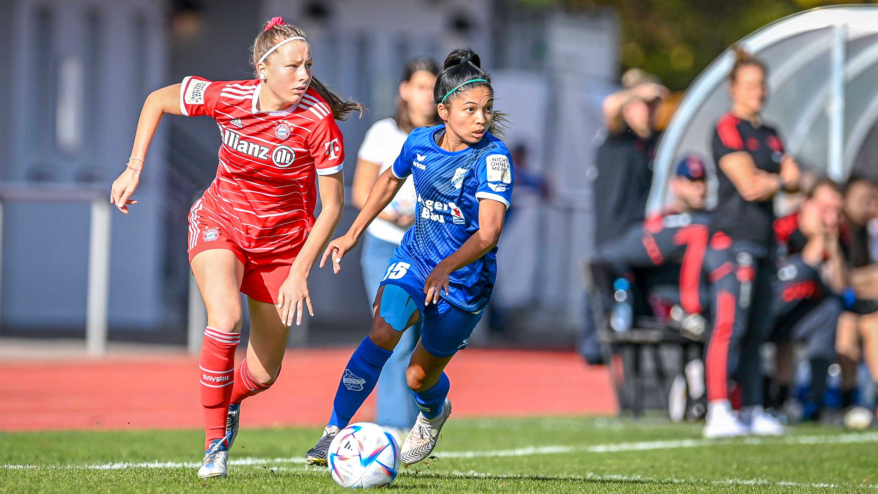 Die FC Bayern Frauen zwei im Spiel gegen den SC Sand.