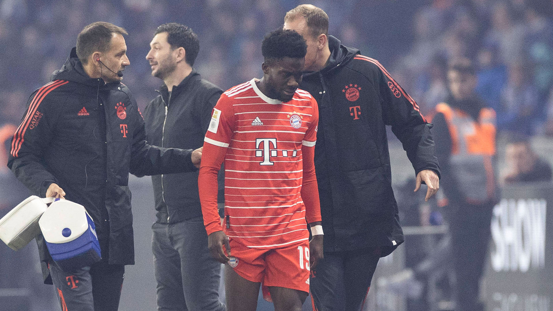 Alphonso Davies, Auswechslung, FC Bayern