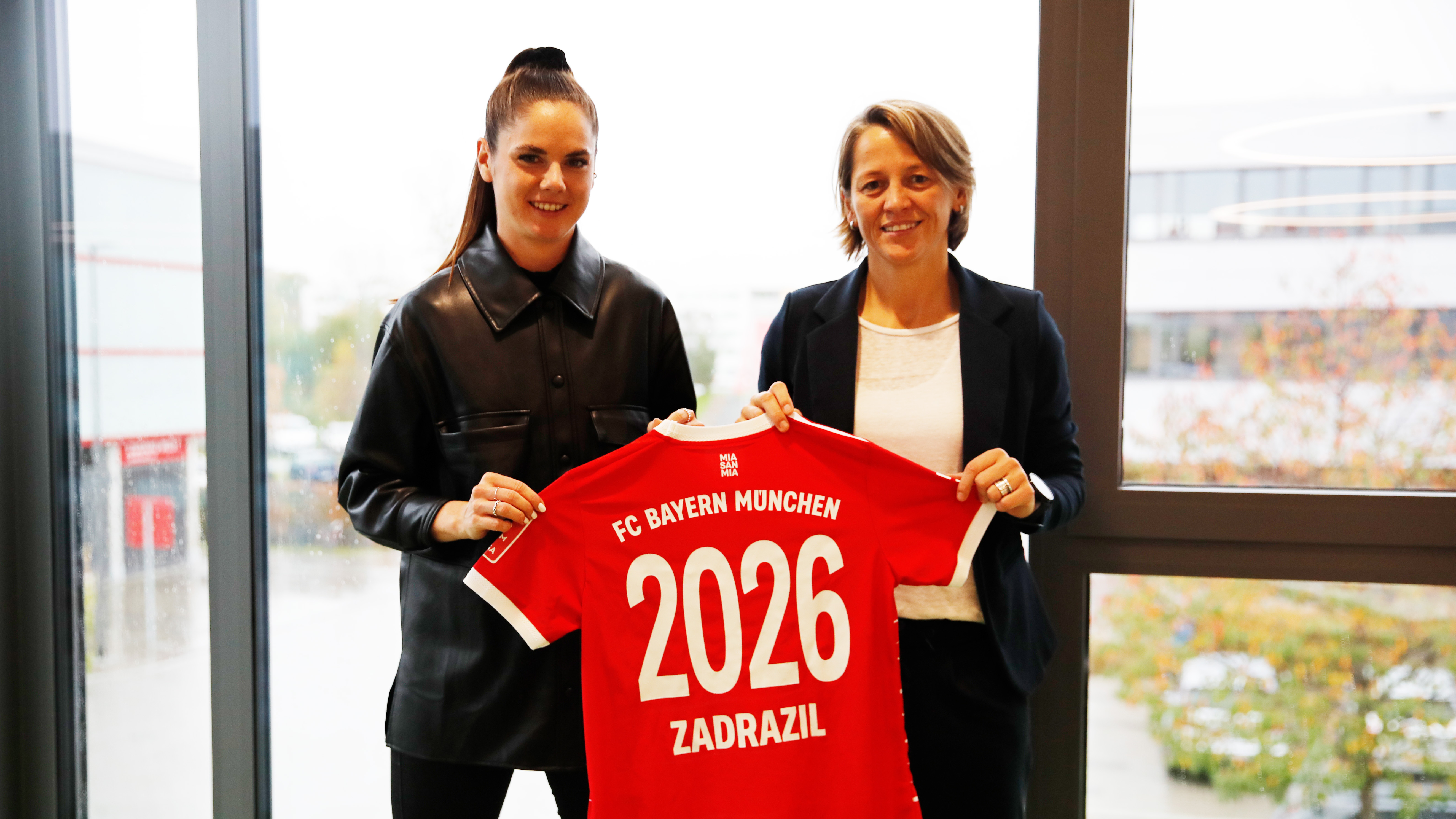 Sarah Zadrazil Vertragsverlaengerung