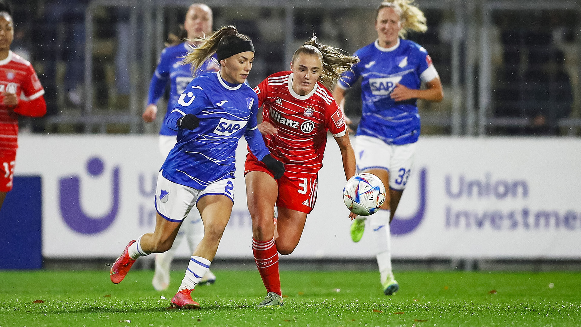 FC Bayern Frauen, Georgia Stanway, Zweikampf