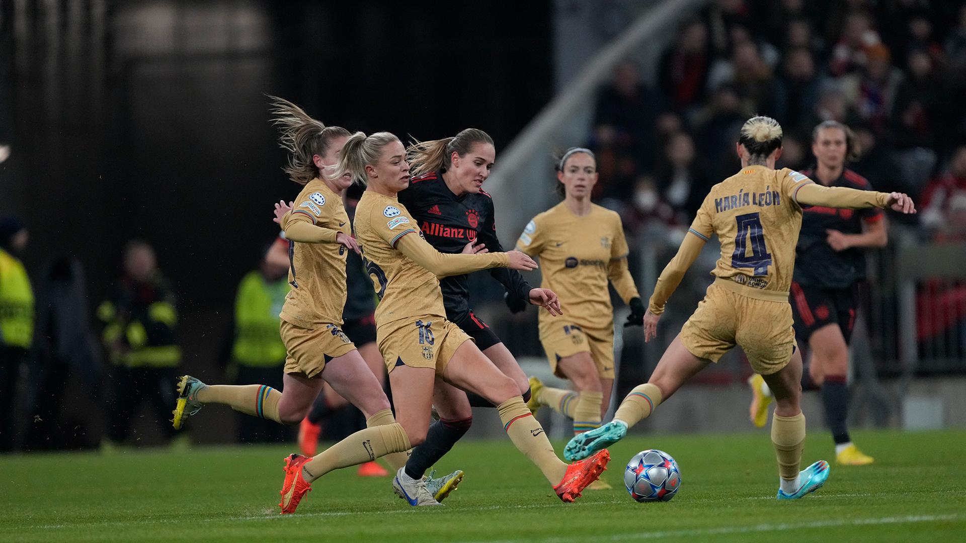 05-fcbfrauen-barcelona-221207-mel_2