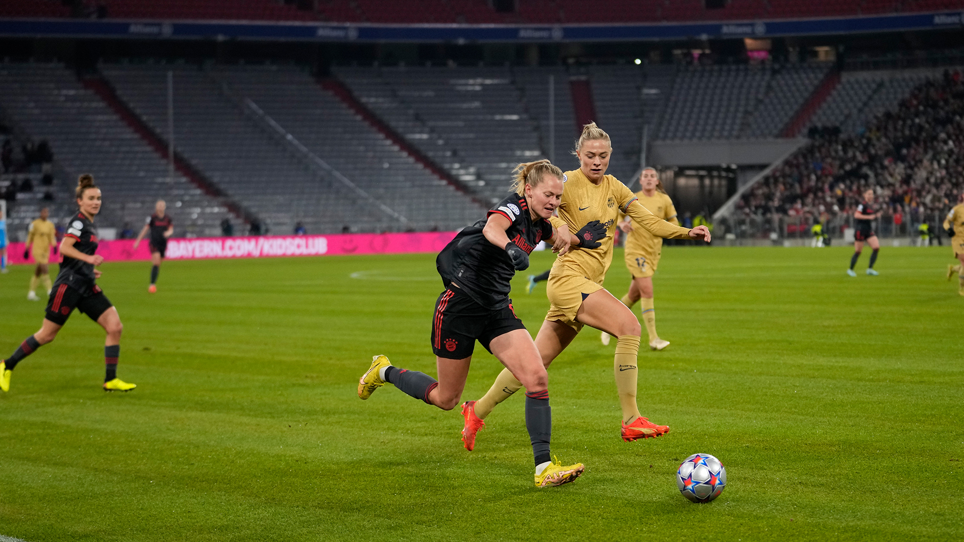 07-fcbfrauen-barcelona-221207-mel