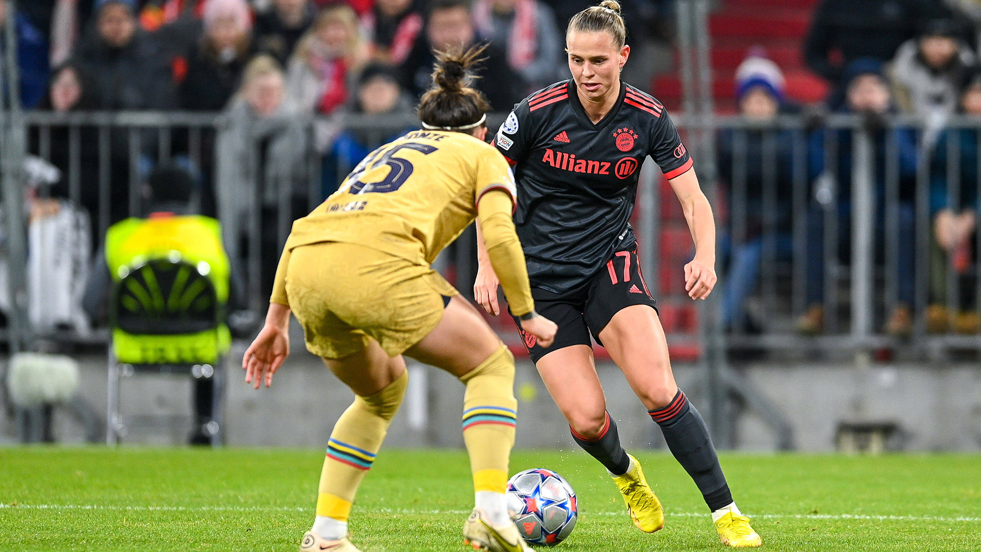 09-fcbfrauen-barcelona-221207-mel