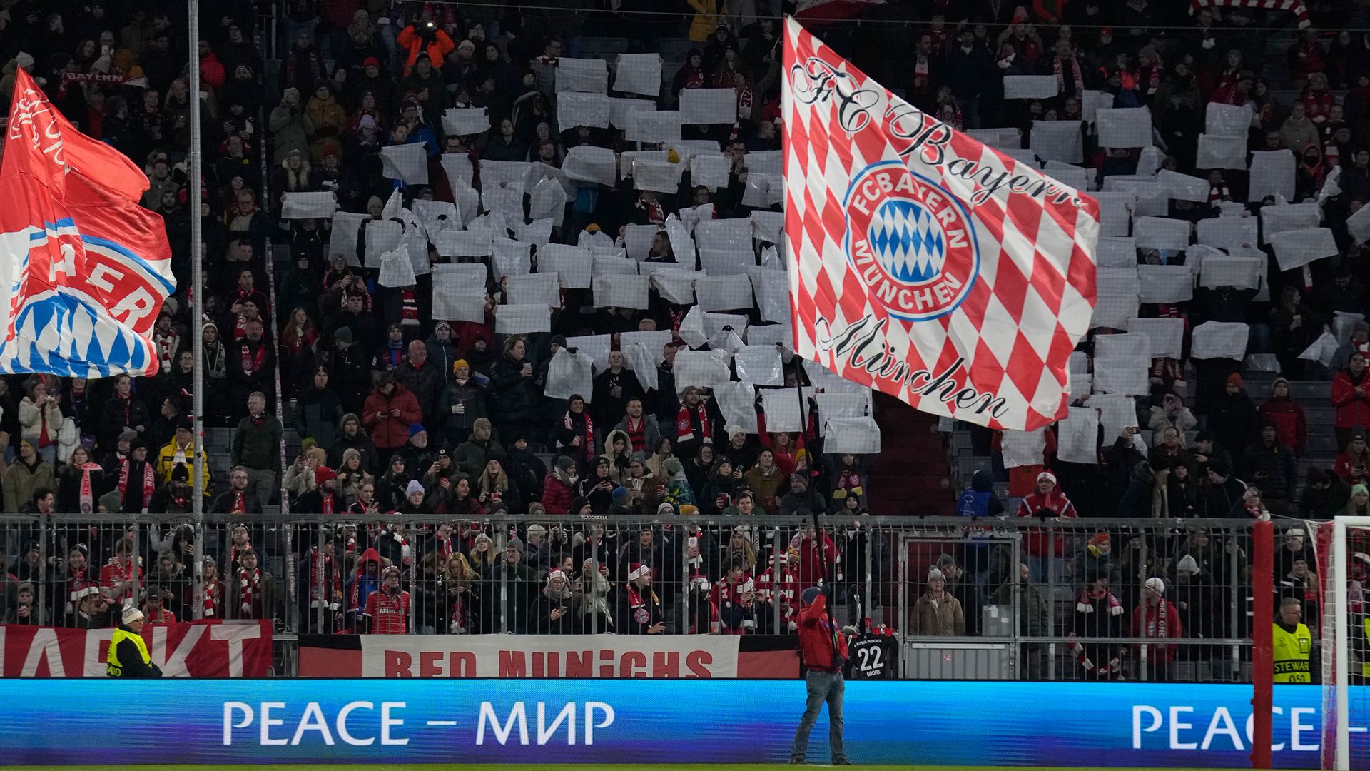 11-fcbfrauen-barcelona-221207-mel