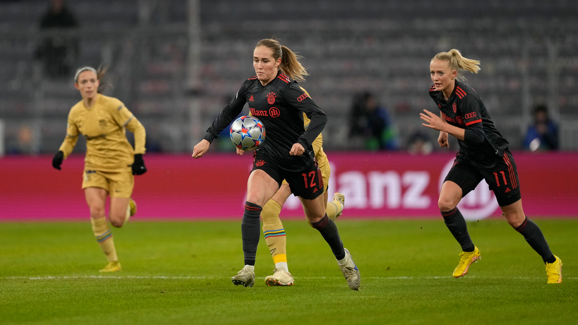 13-fcbfrauen-barcelona-221207-mel