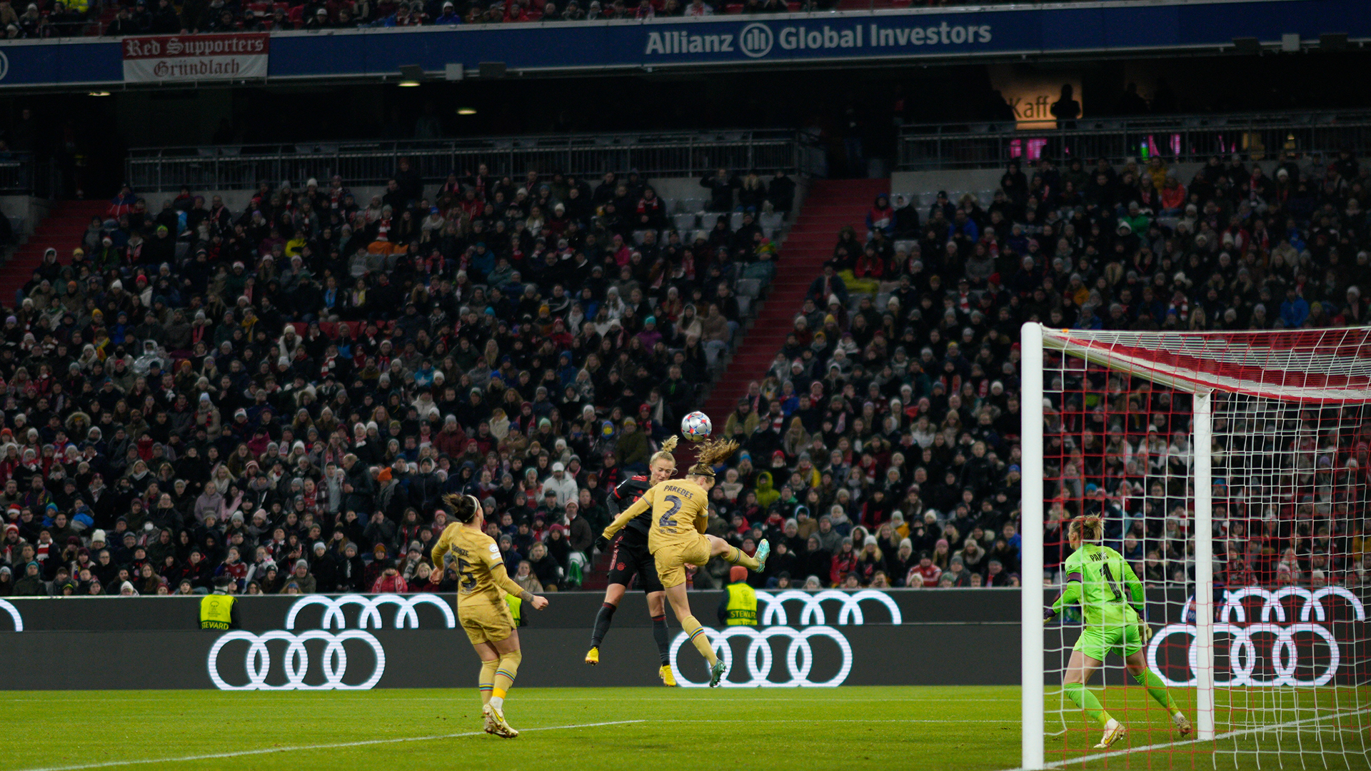 14-fcbfrauen-barcelona-221207-mel