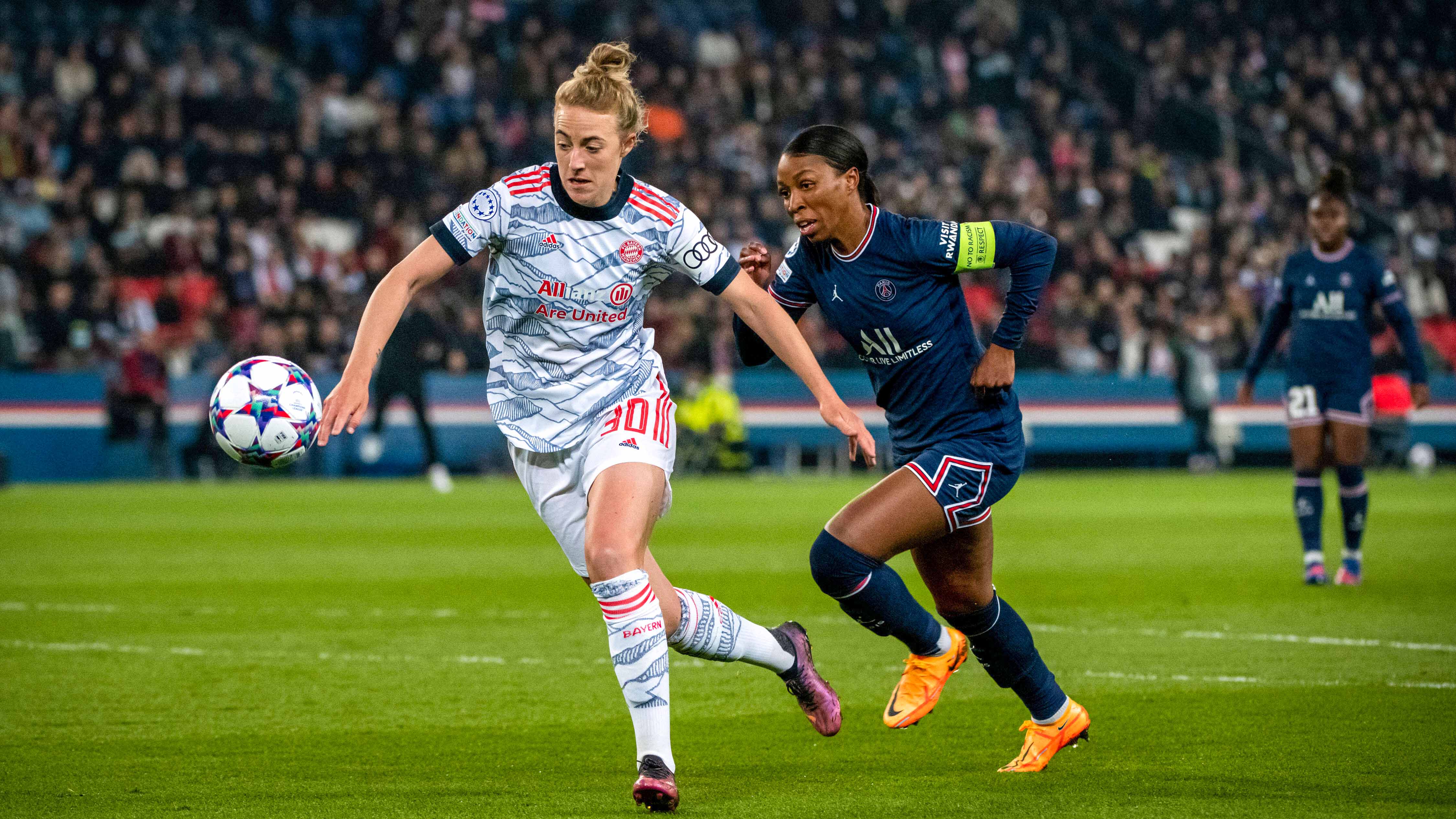 Die FC Bayern Frauen im Spiel gegen PSG.