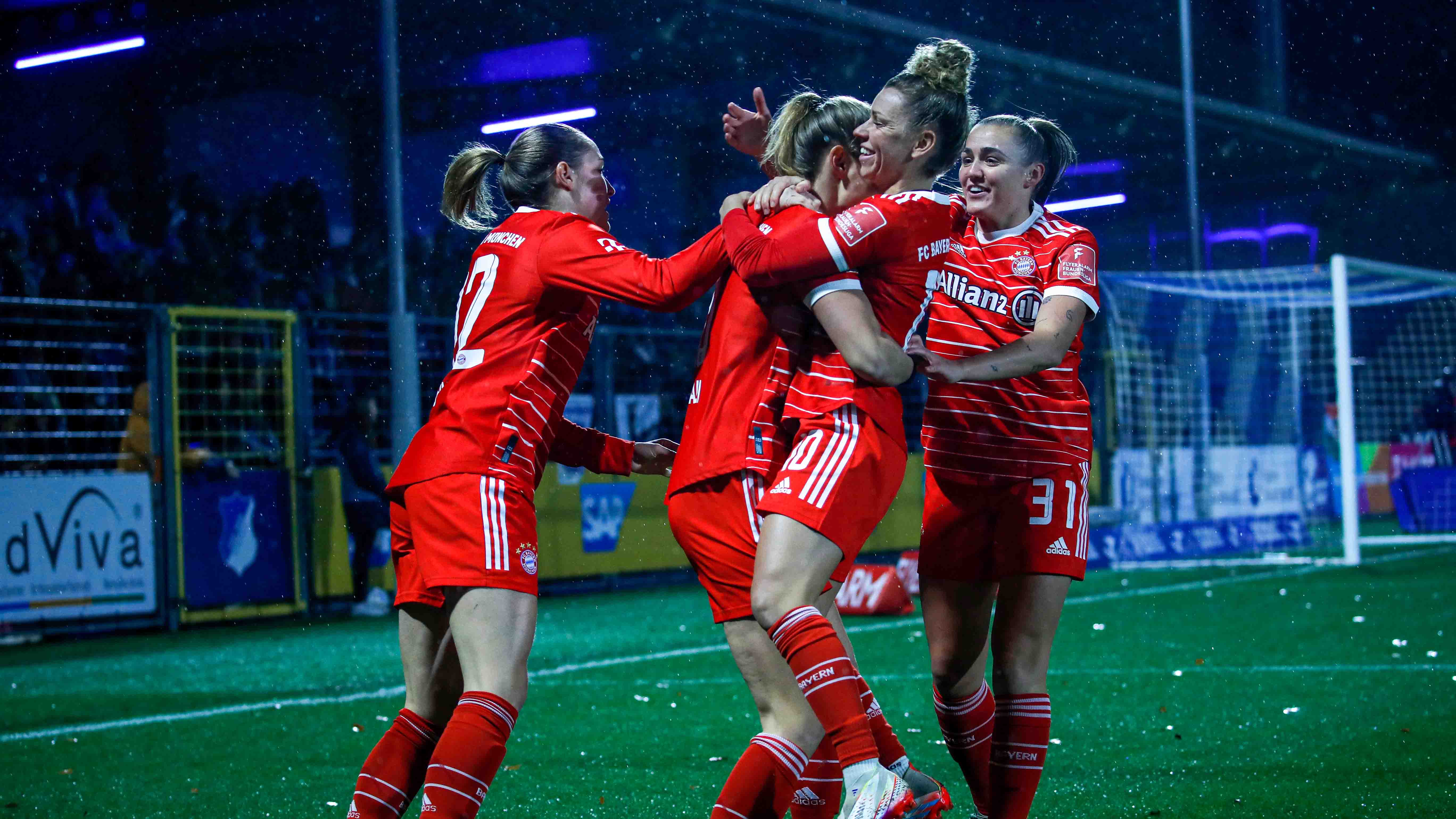 Die FC Bayern Frauen im Spiel gegen die TSG Hoffenheim.