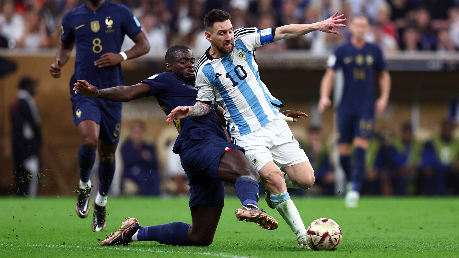 Dayot Upamecano, Lionel Messi, WM-Finale