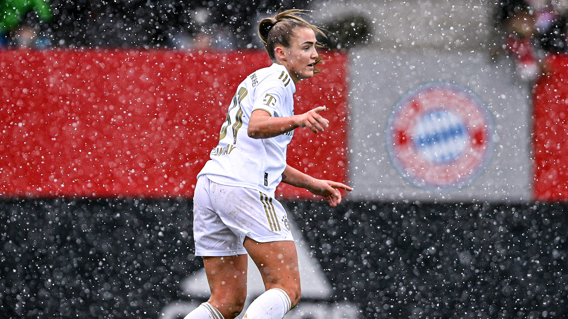 Georgia Stanway FC Bayern Tor des Monats Dezember 2022