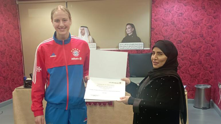 230112-Schulbesuch-FCB-Frauen-Doha