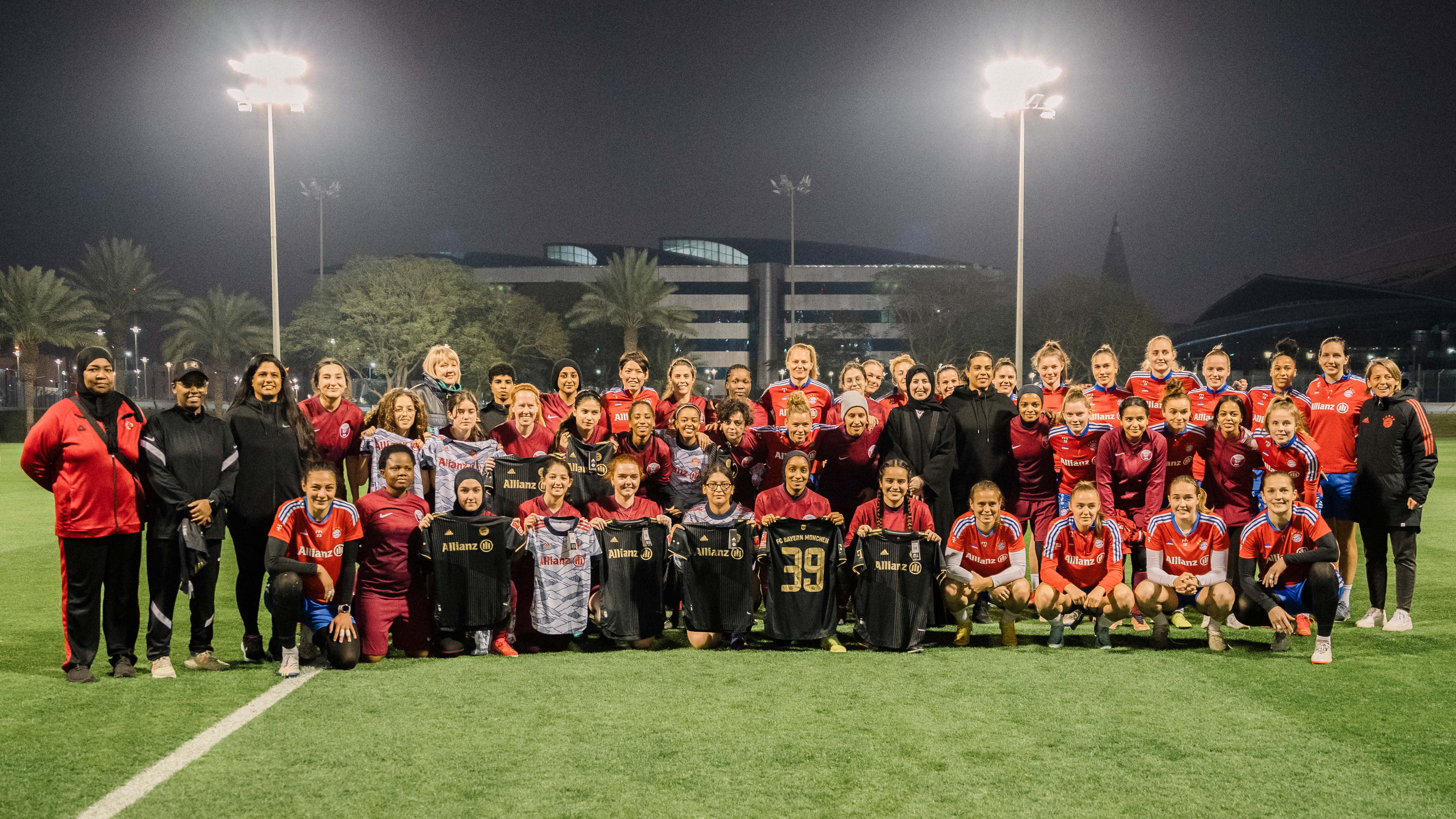 FC Bayern Frauen Trainingslager Doha