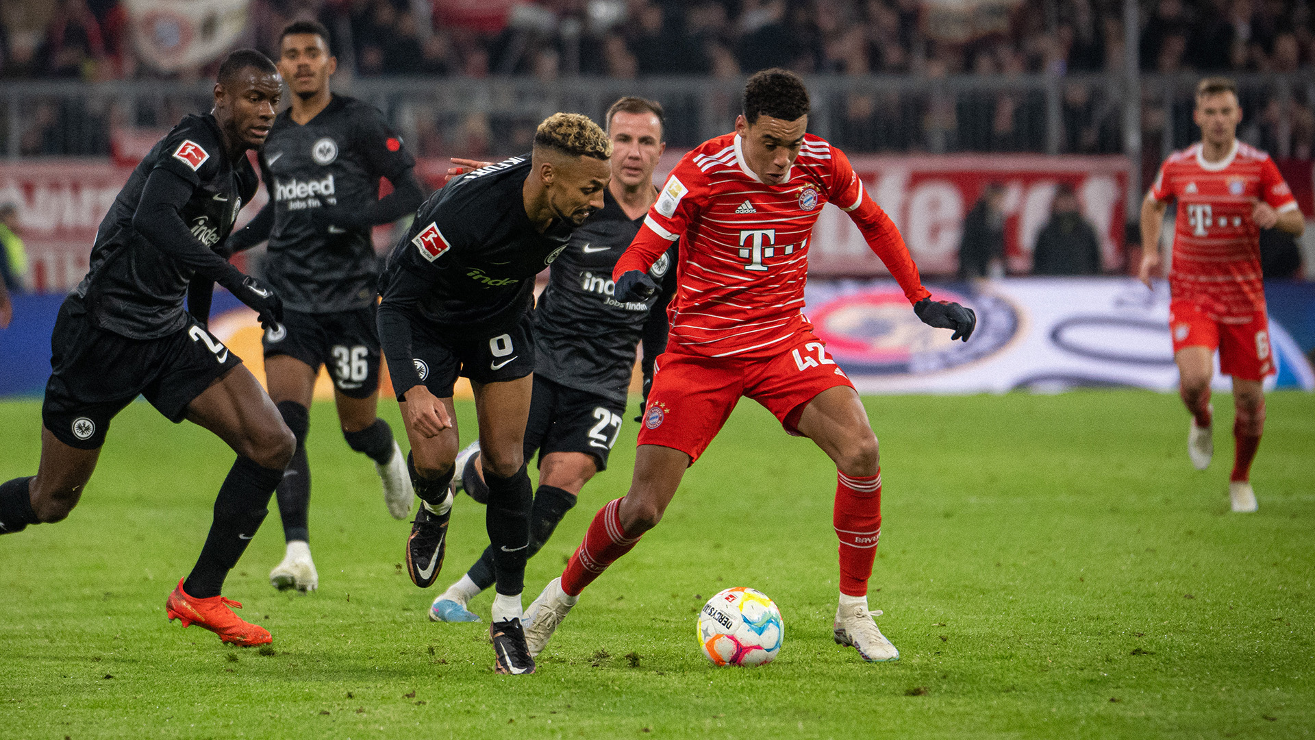 12-fcbayern-frankfurt-230128-mel