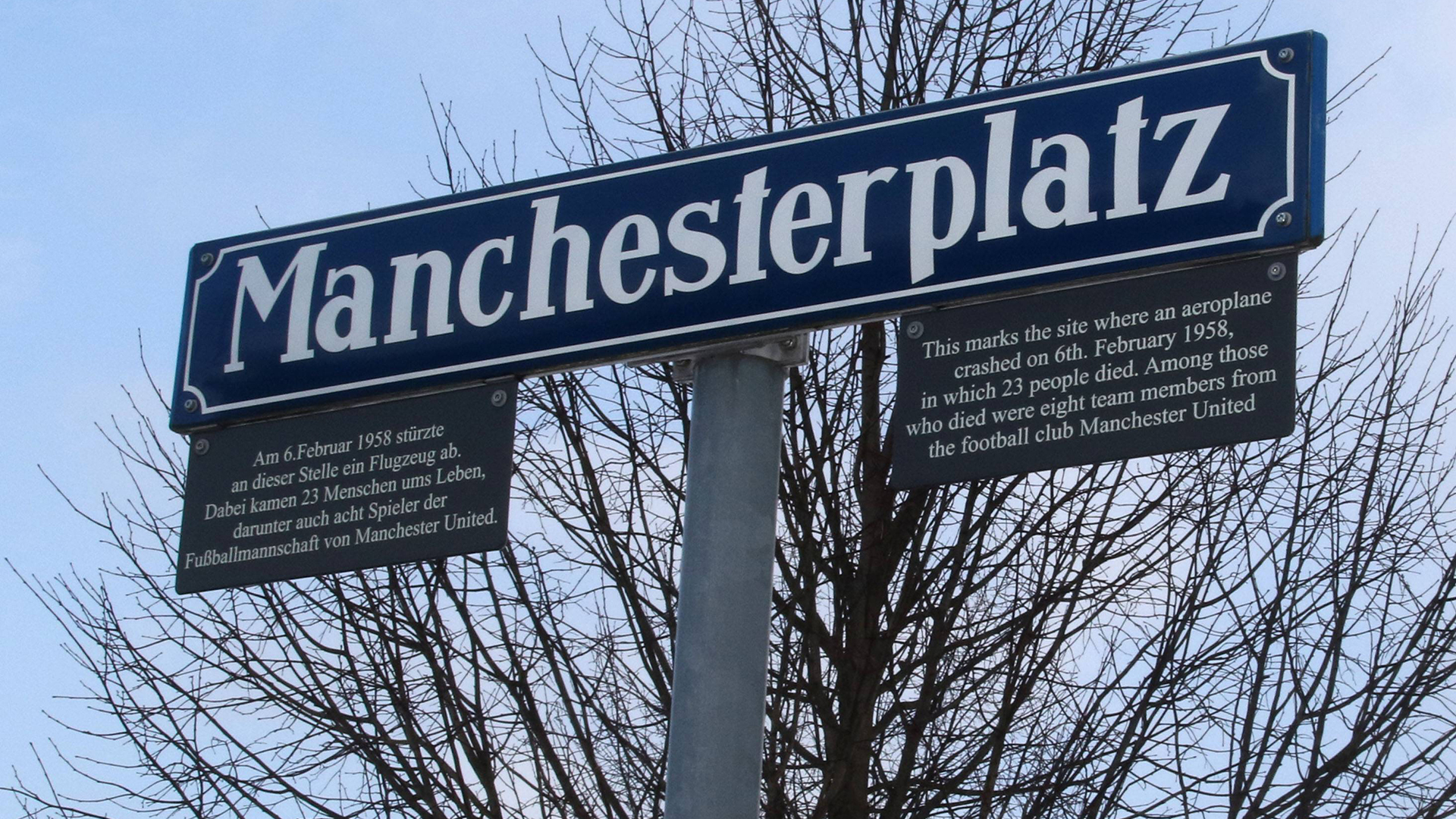 Street sign Manchesterplatz