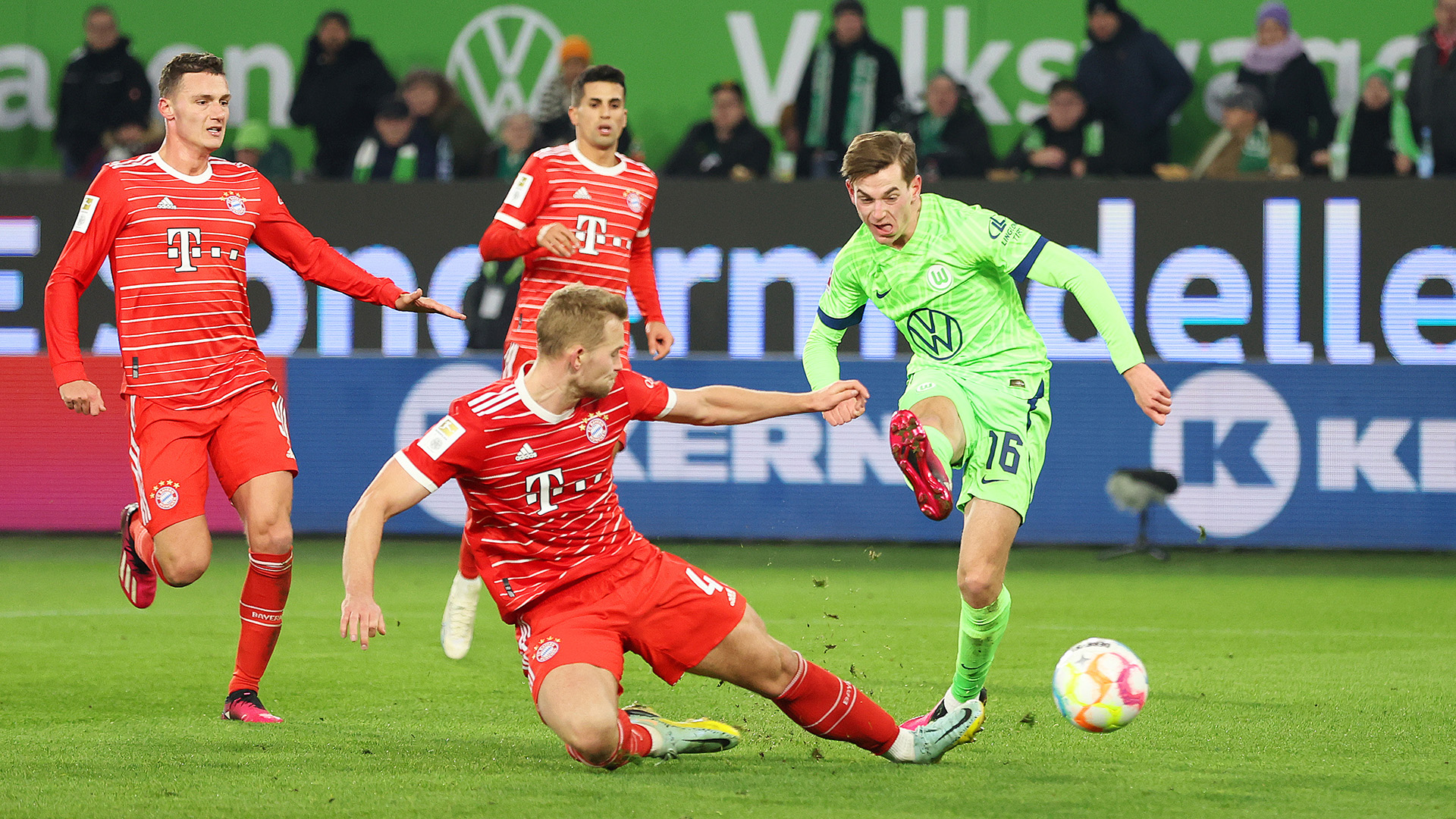 15-wolfsburg-fcb-230205-mel