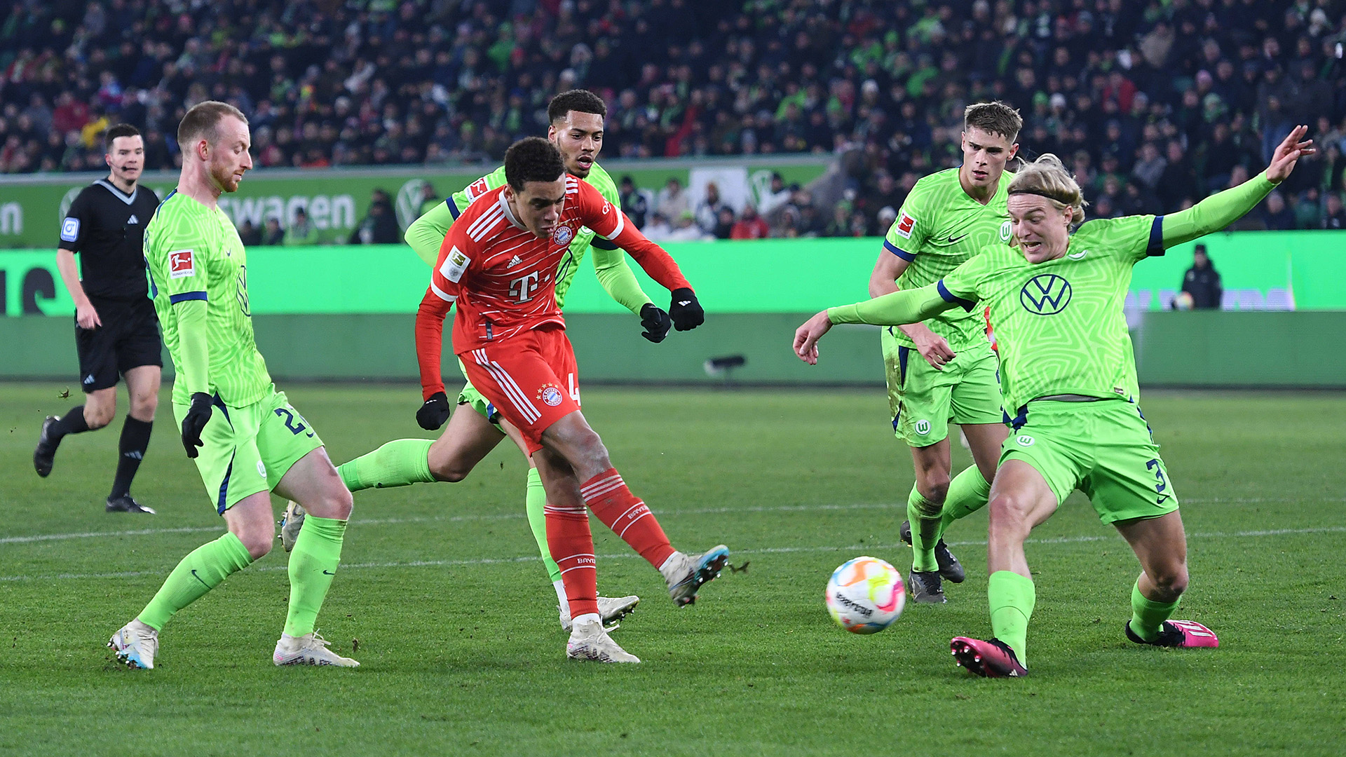 21-wolfsburg-fcb-230205-ima