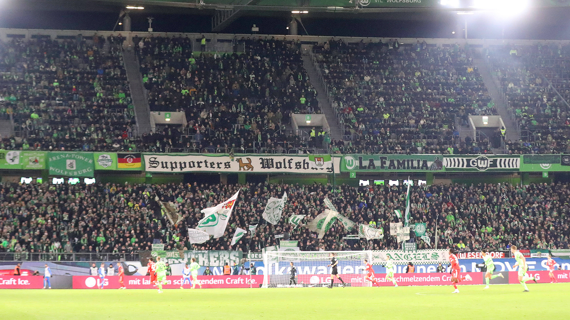 24-wolfsburg-fcb-230205-ima