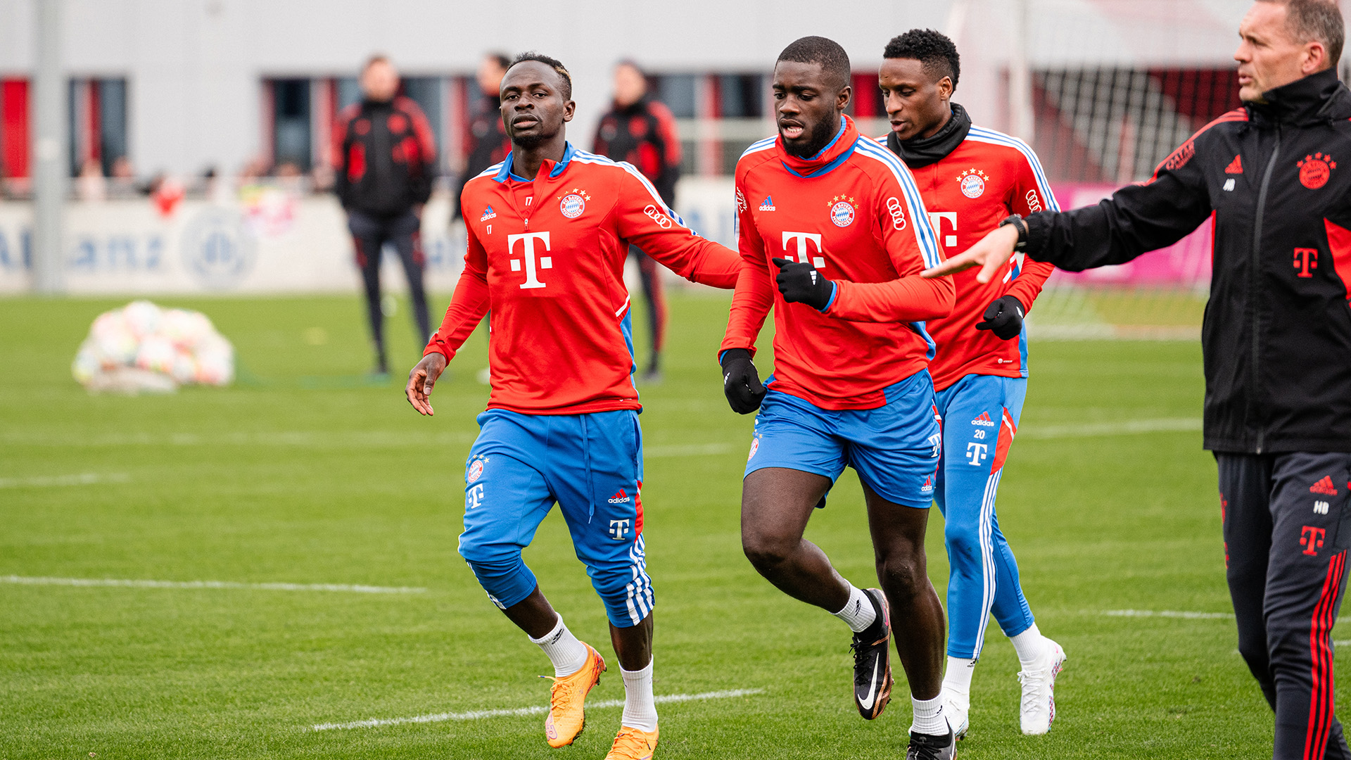 02-oeffentliches-training-fcbayern-230219-mel