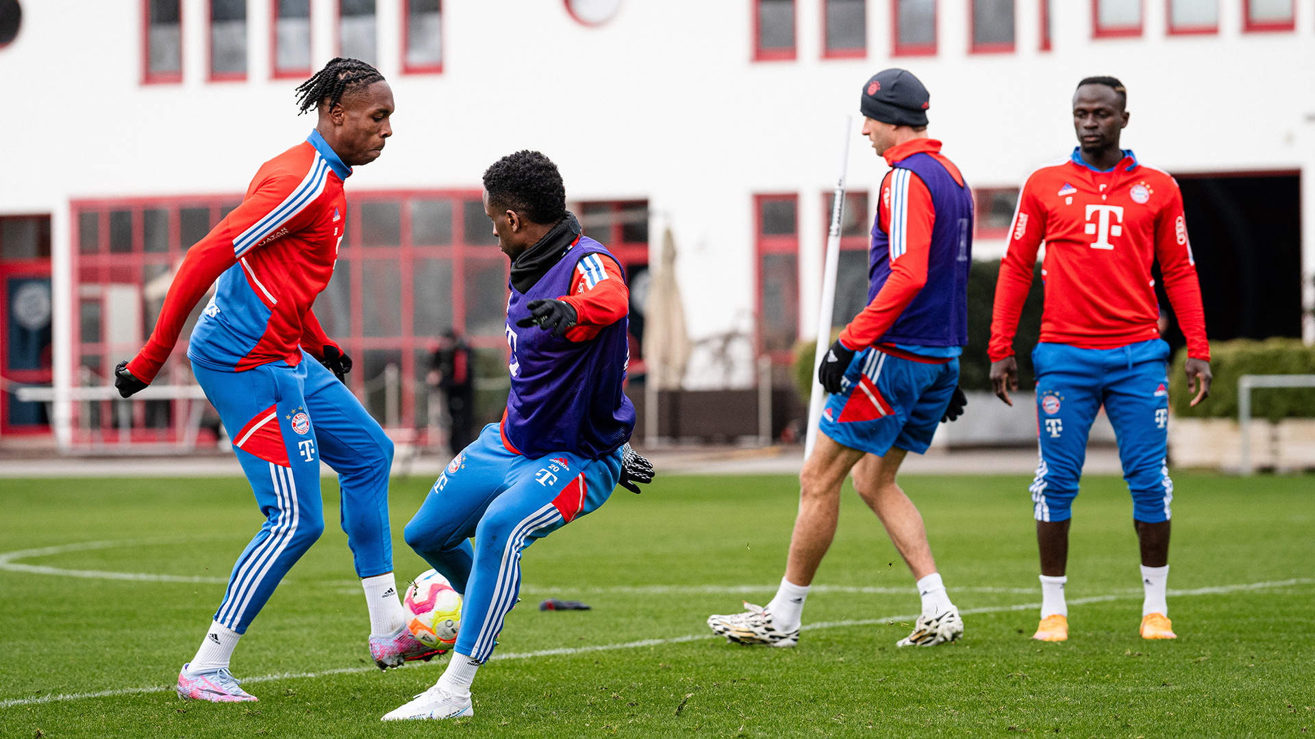 05-oeffentliches-training-fcbayern-230219-mel