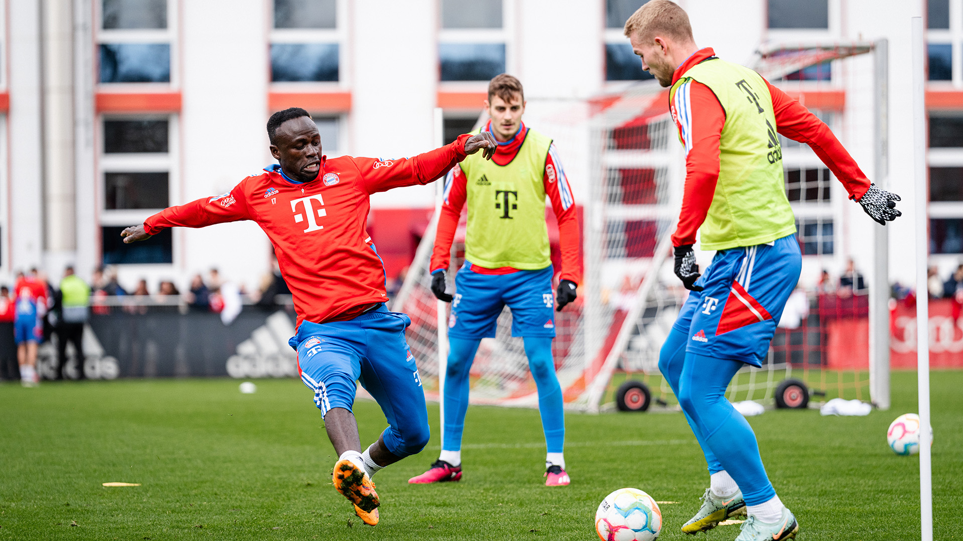 06-oeffentliches-training-fcbayern-230219-mel