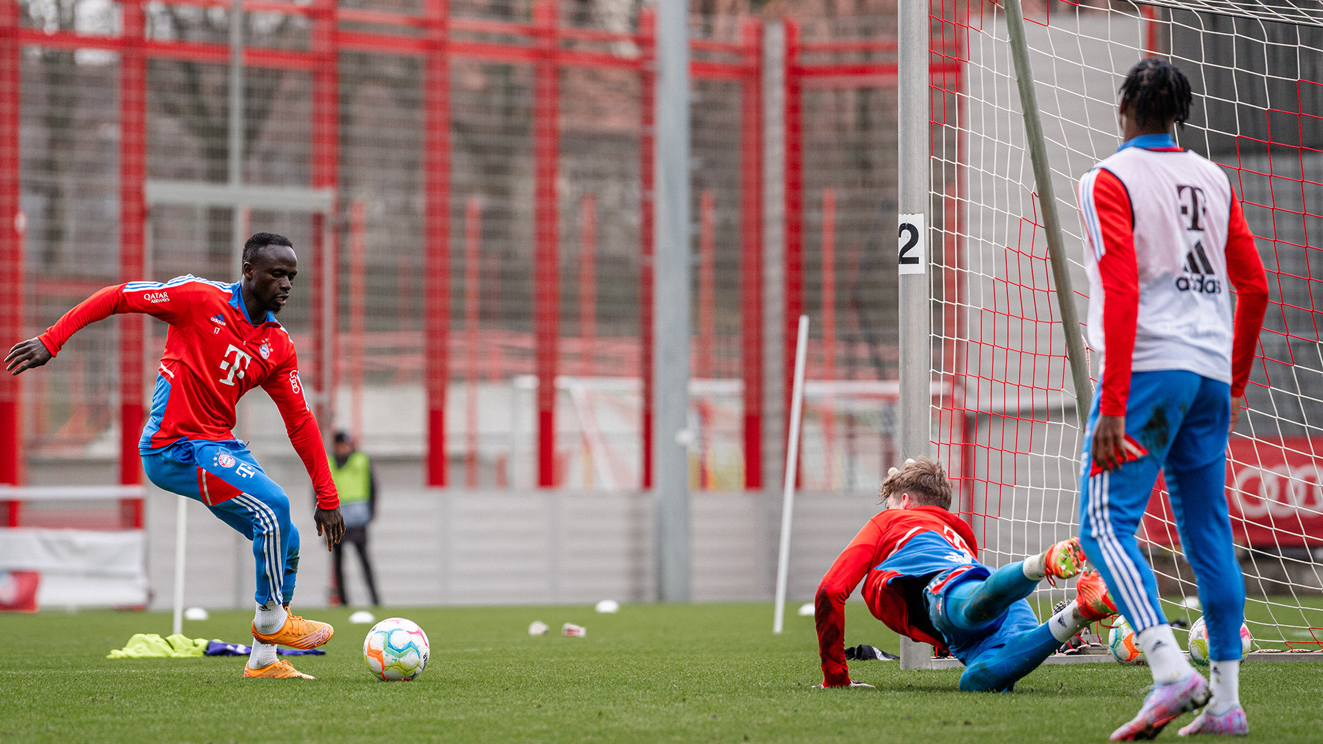 10-oeffentliches-training-fcbayern-230219-mel