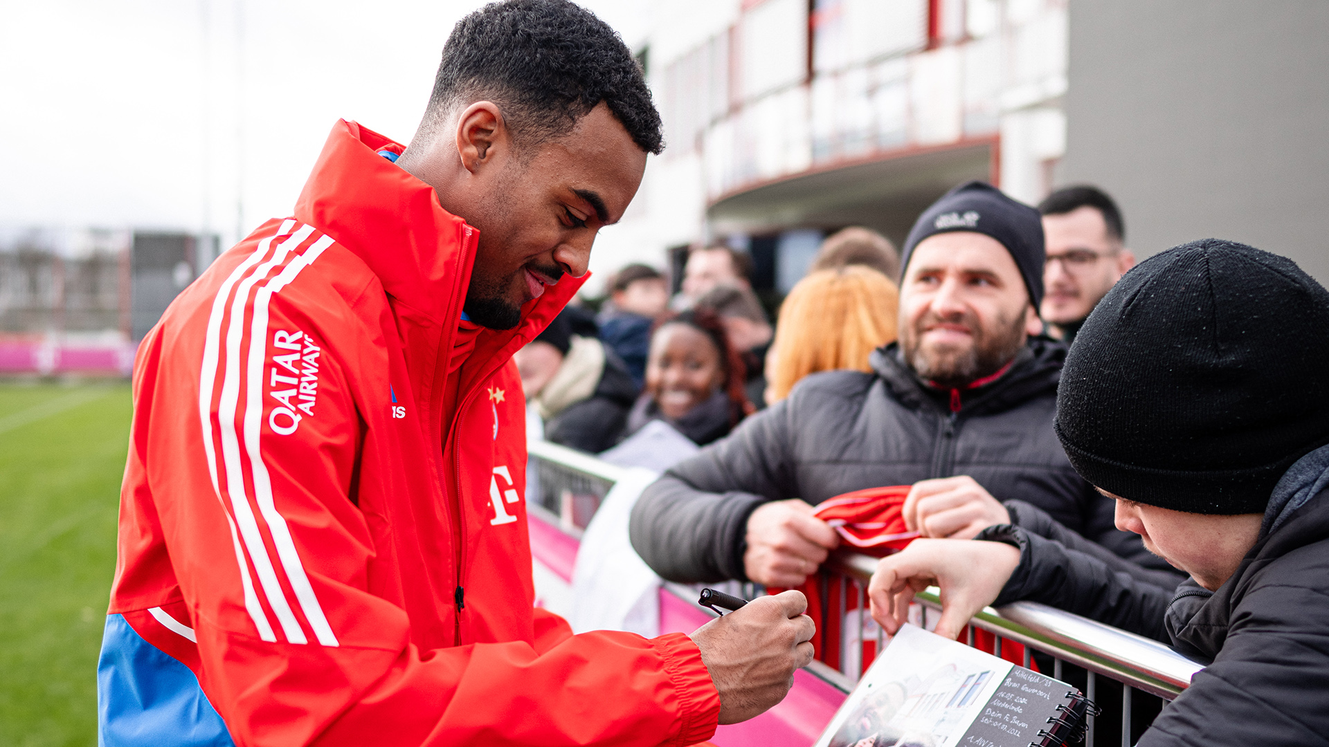 12-oeffentliches-training-fcbayern-230219-mel