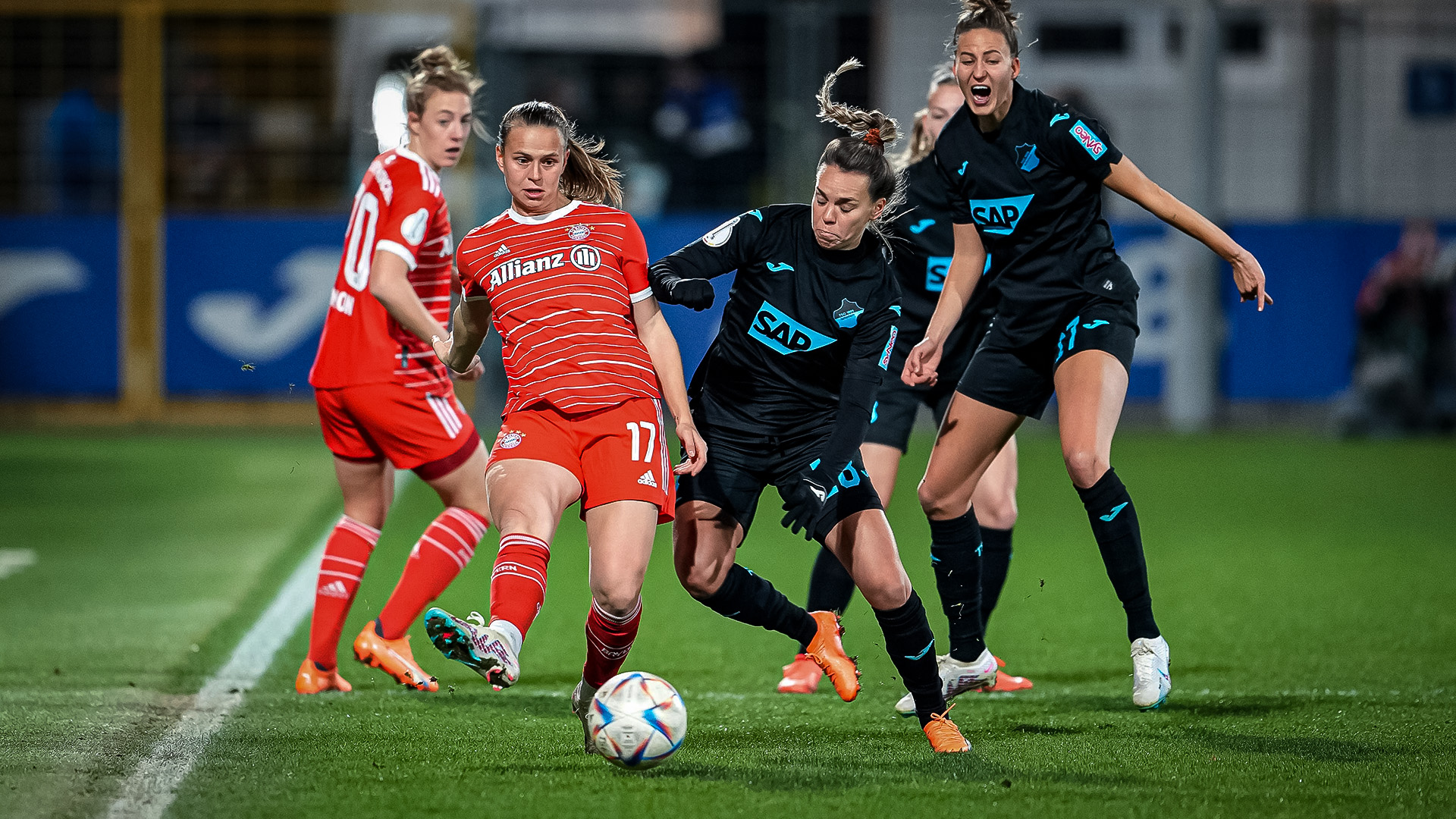 FC Bayern Frauen, Klara Bühl, Zweikampf