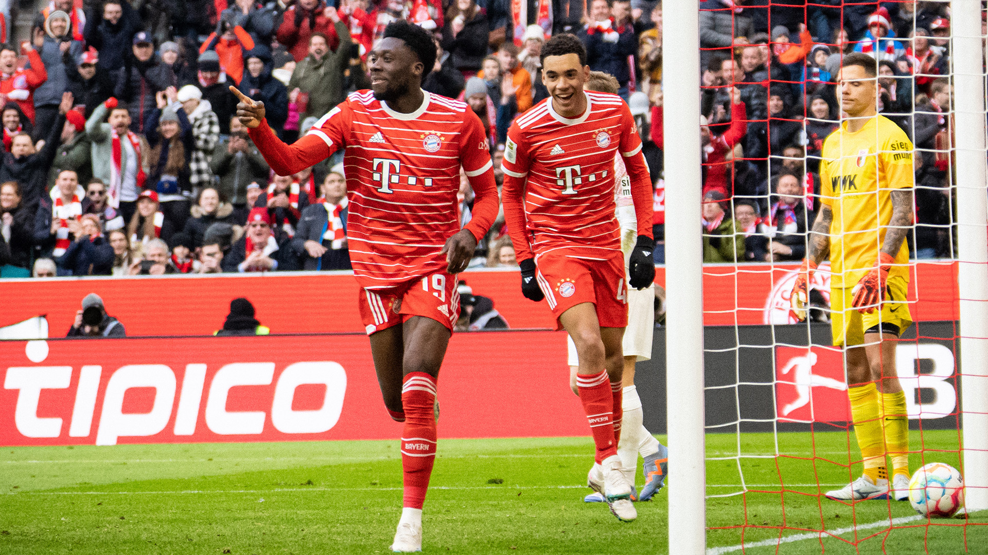 FC Bayern Alphonso Davies Jubel