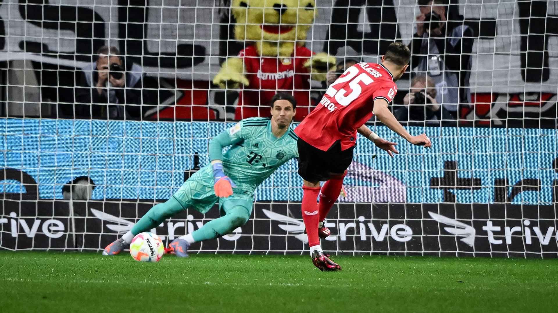 18-leverkusen-fcbayern-230317-ima