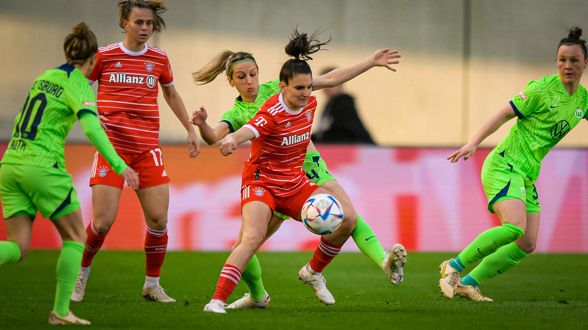 FC Bayern Frauen, Jovana Damnjanović, Zweikampf