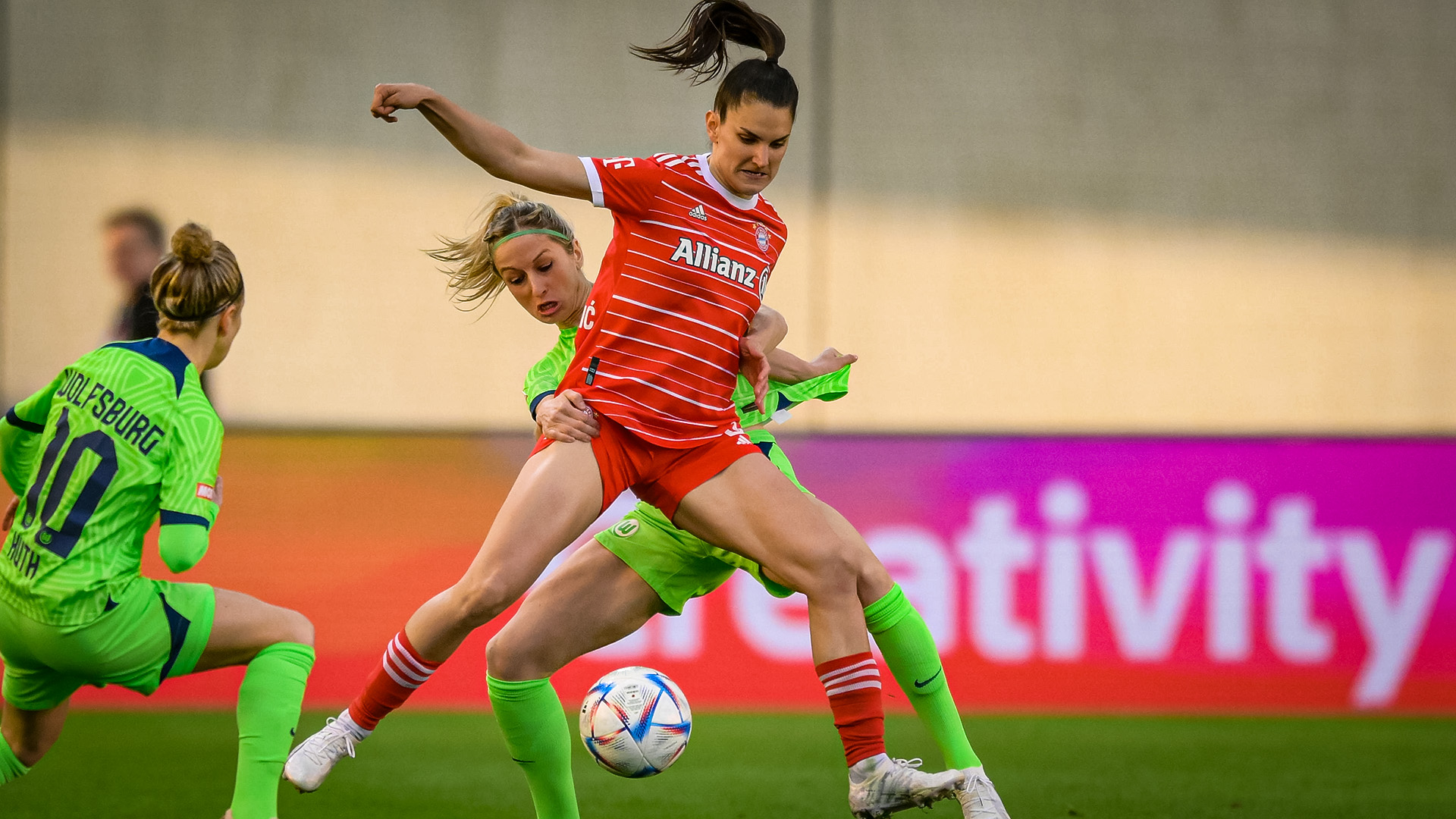 FC Bayern Frauen, Jovana Damnjanović, Zweikampf