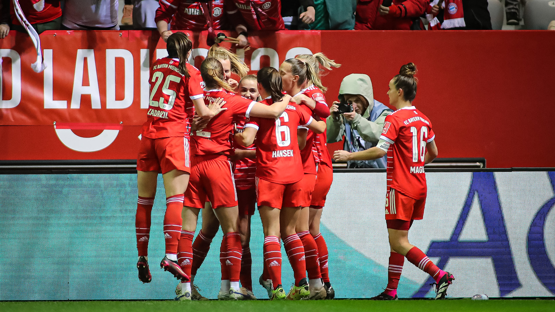 FC Bayern Frauen, Jubel