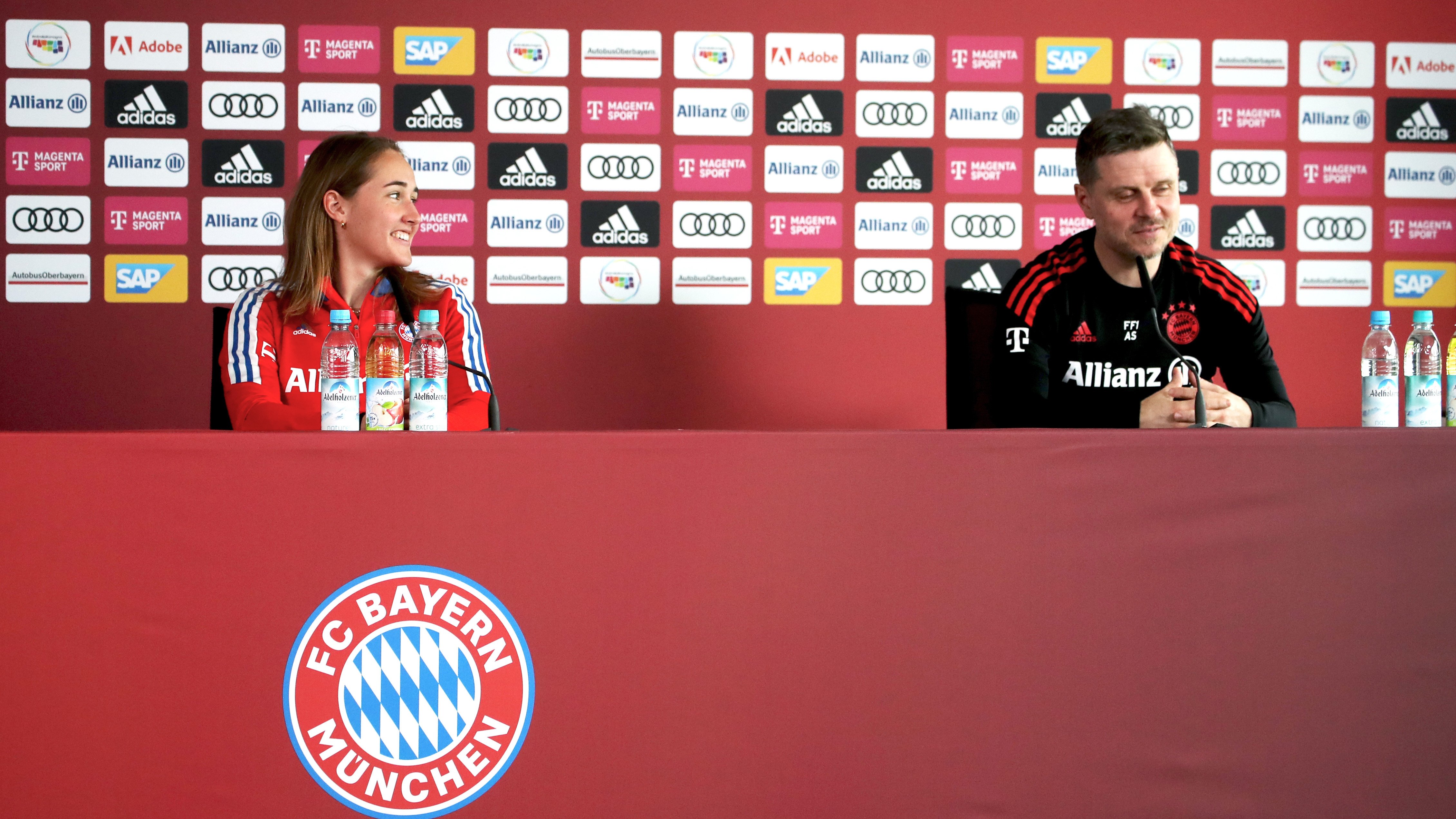 FC Bayern Women Alexander Straus and Sydney Lohmann