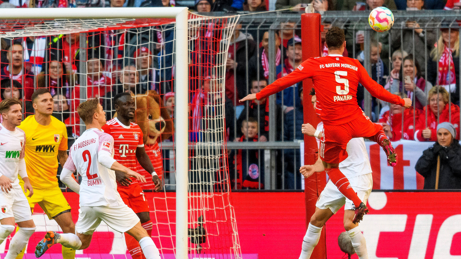 Benjamin Pavard FC Bayern Augsburg