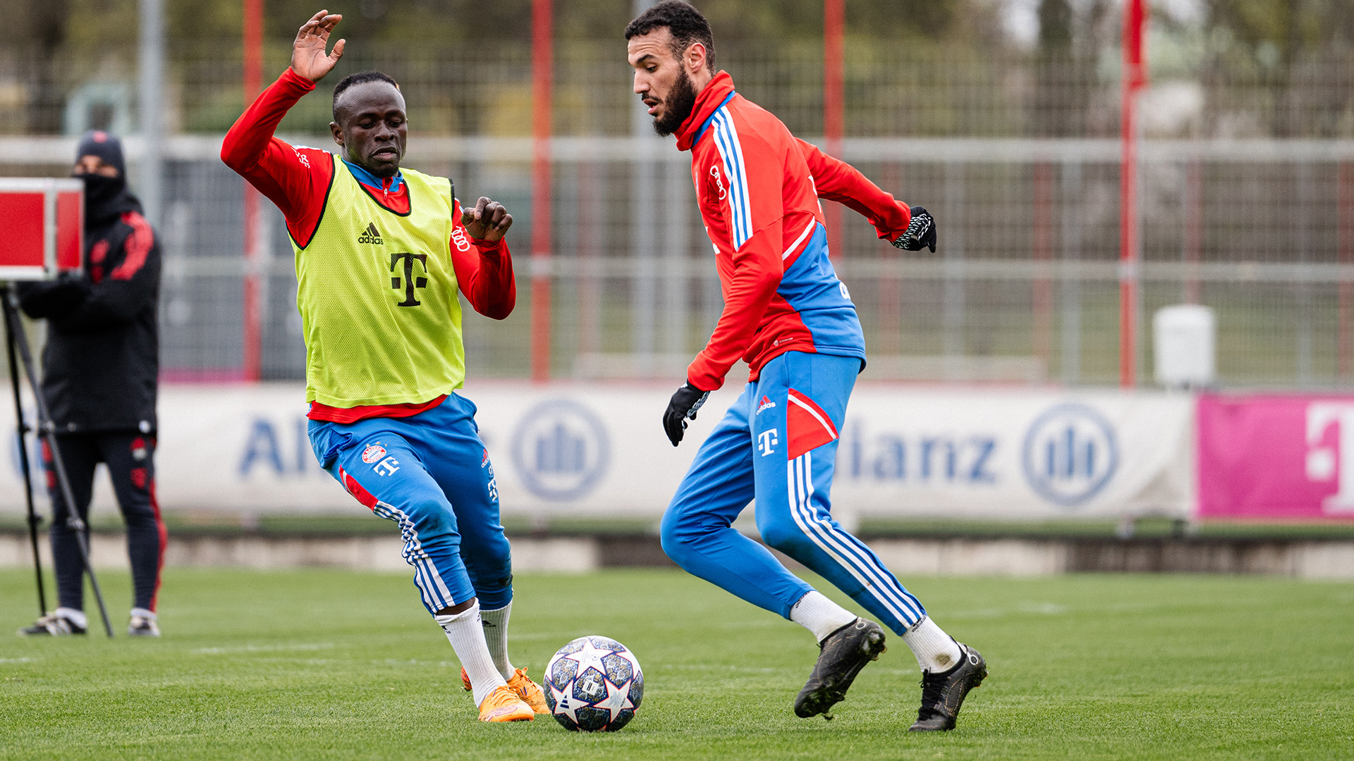 08-oeffentliches-Training-fcbayern-230416-mel