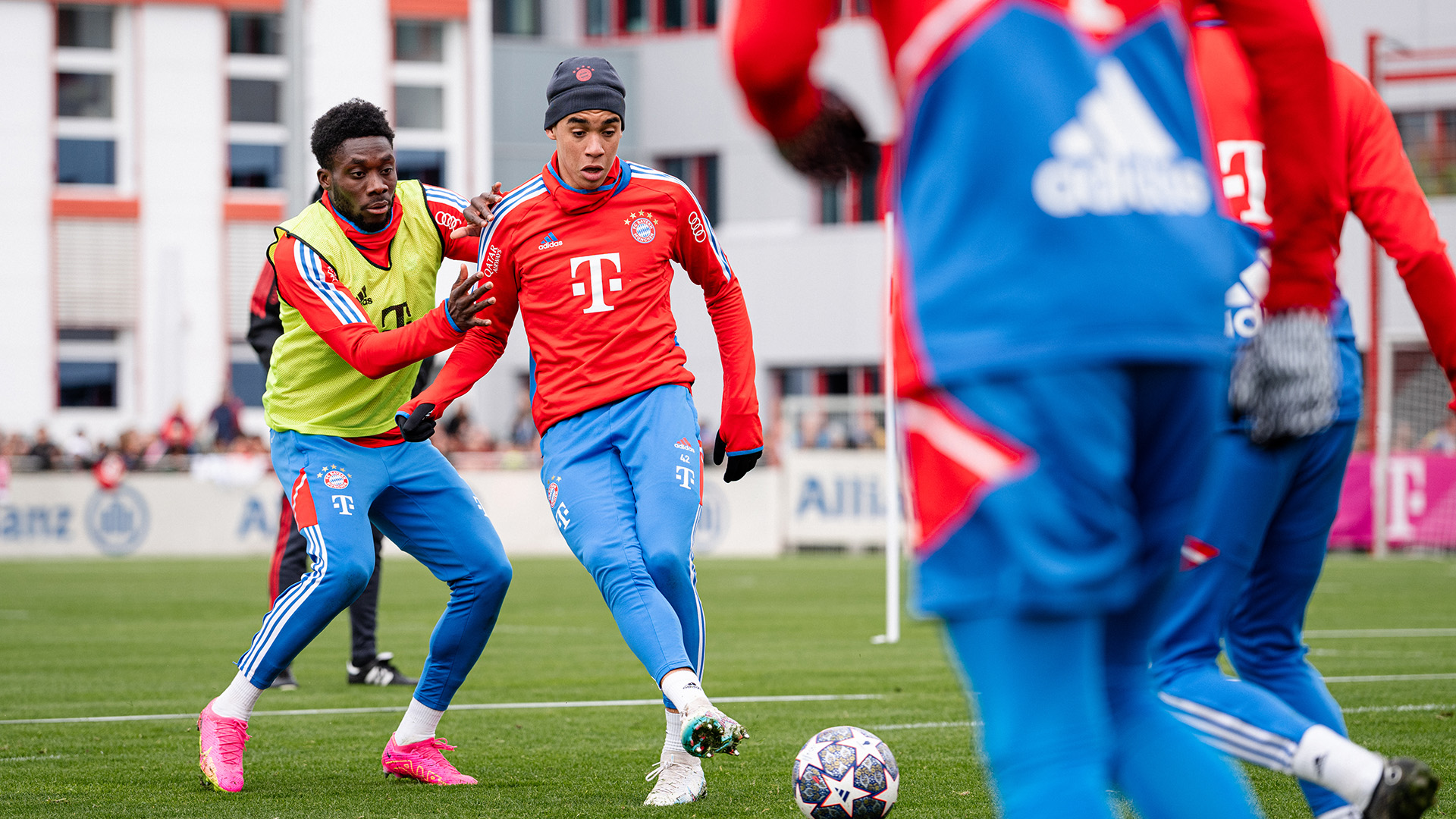 09-oeffentliches-Training-fcbayern-230416-mel